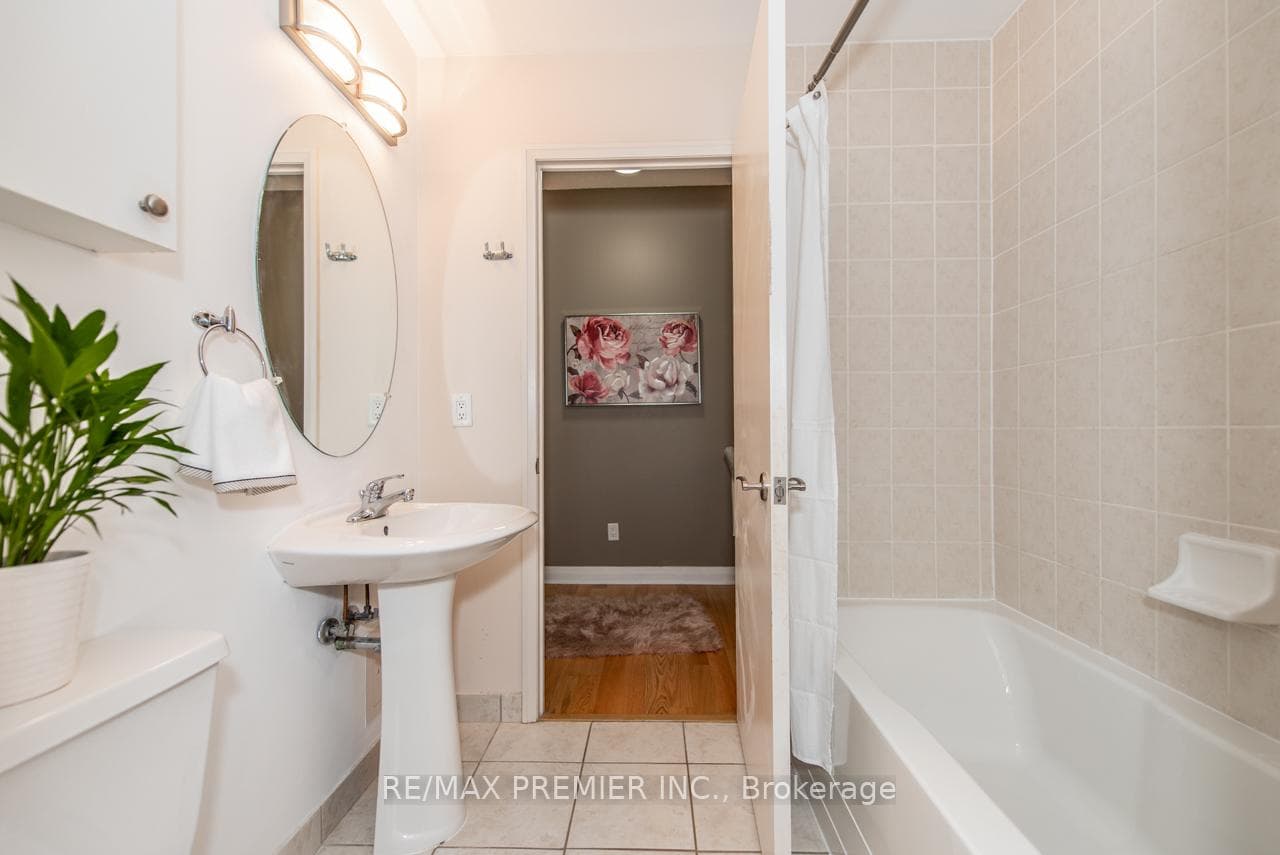 220 Victoria Street Unit 705 photo 25