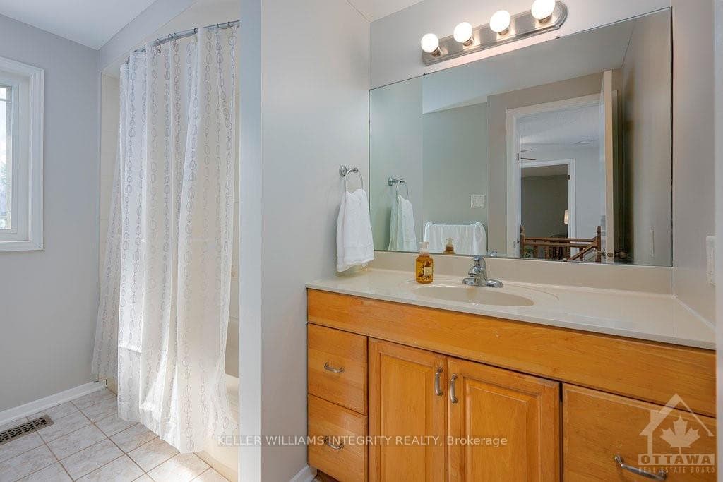 1707 BOISBRIAND Crescent photo 18