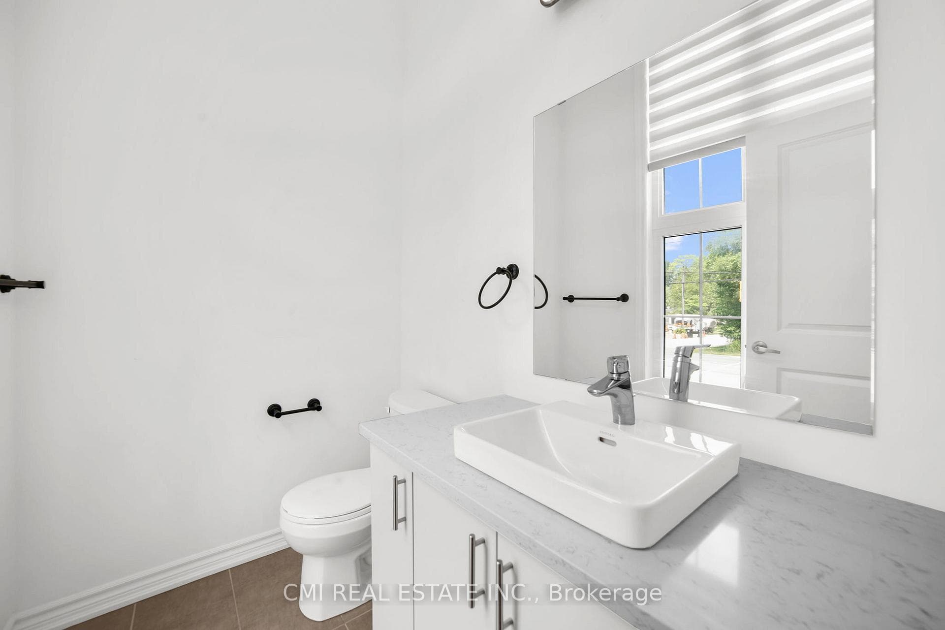 3205 Mosley Street photo 7