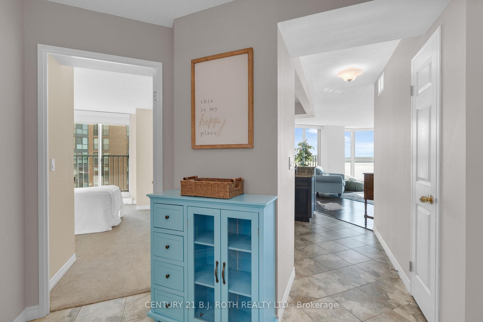 140 Dunlop Street Unit 907 photo 3