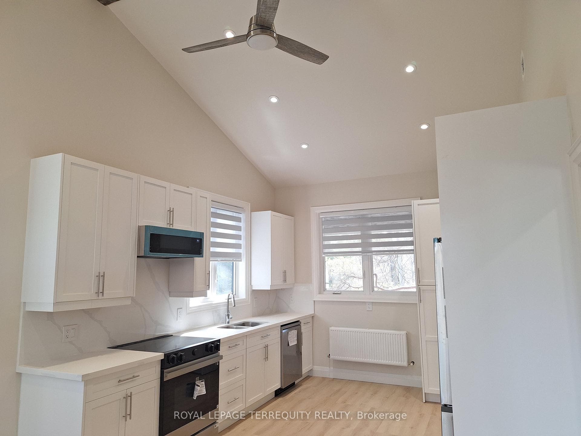 Gorgeous Brand New Unit with High Ceilings!