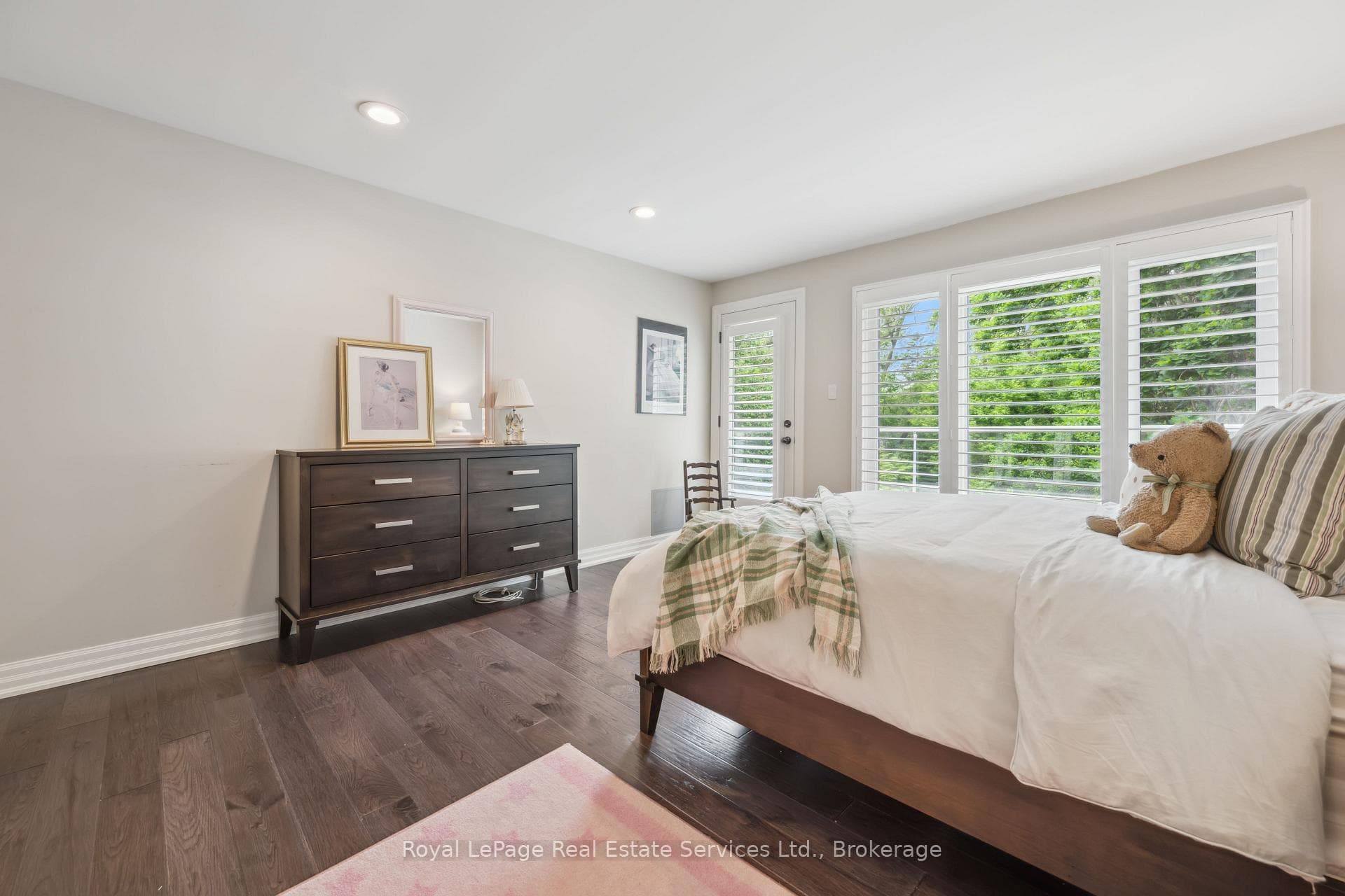 480 CHARTWELL Road photo 32