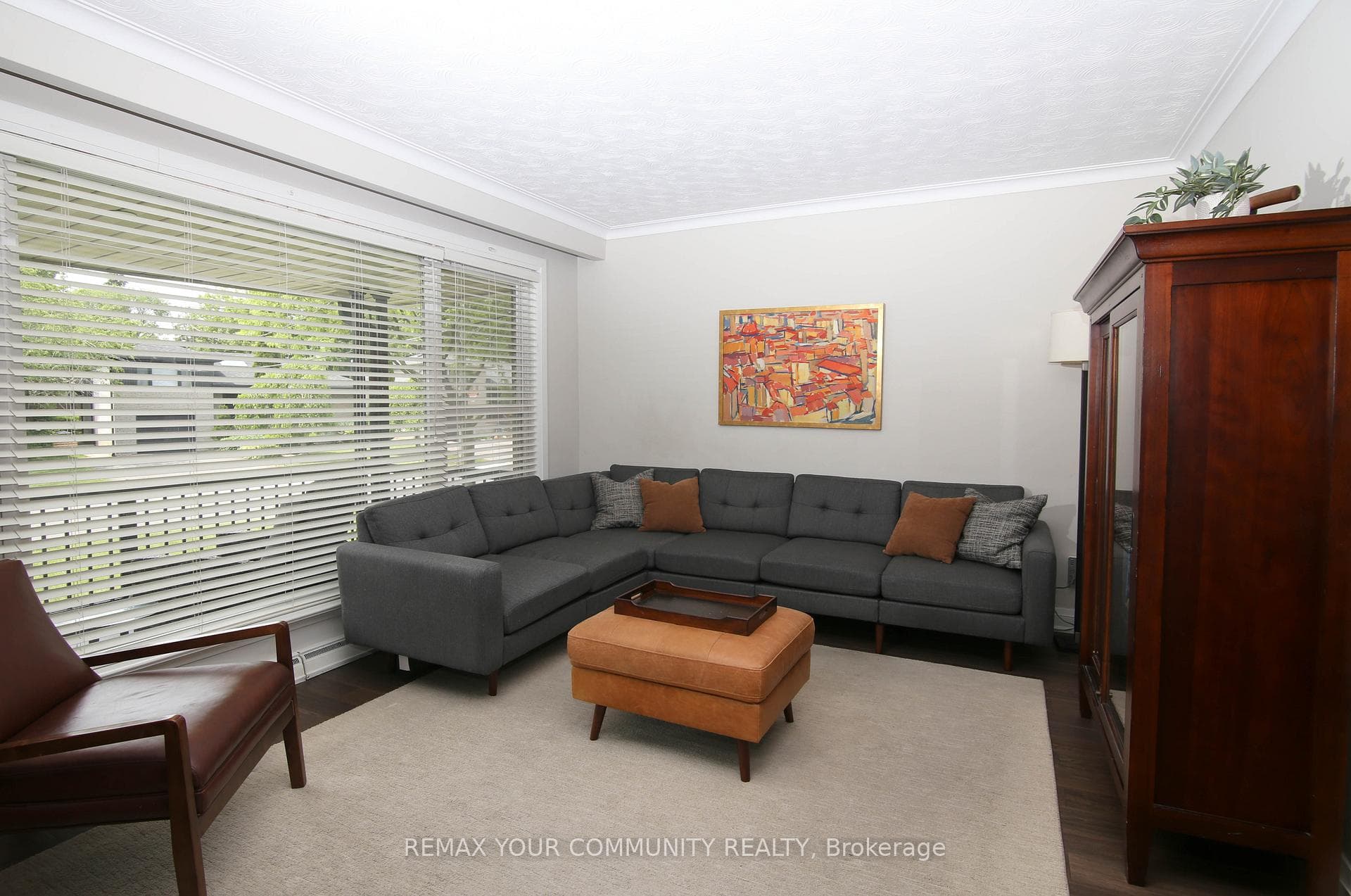 215 Honiton Street photo 8