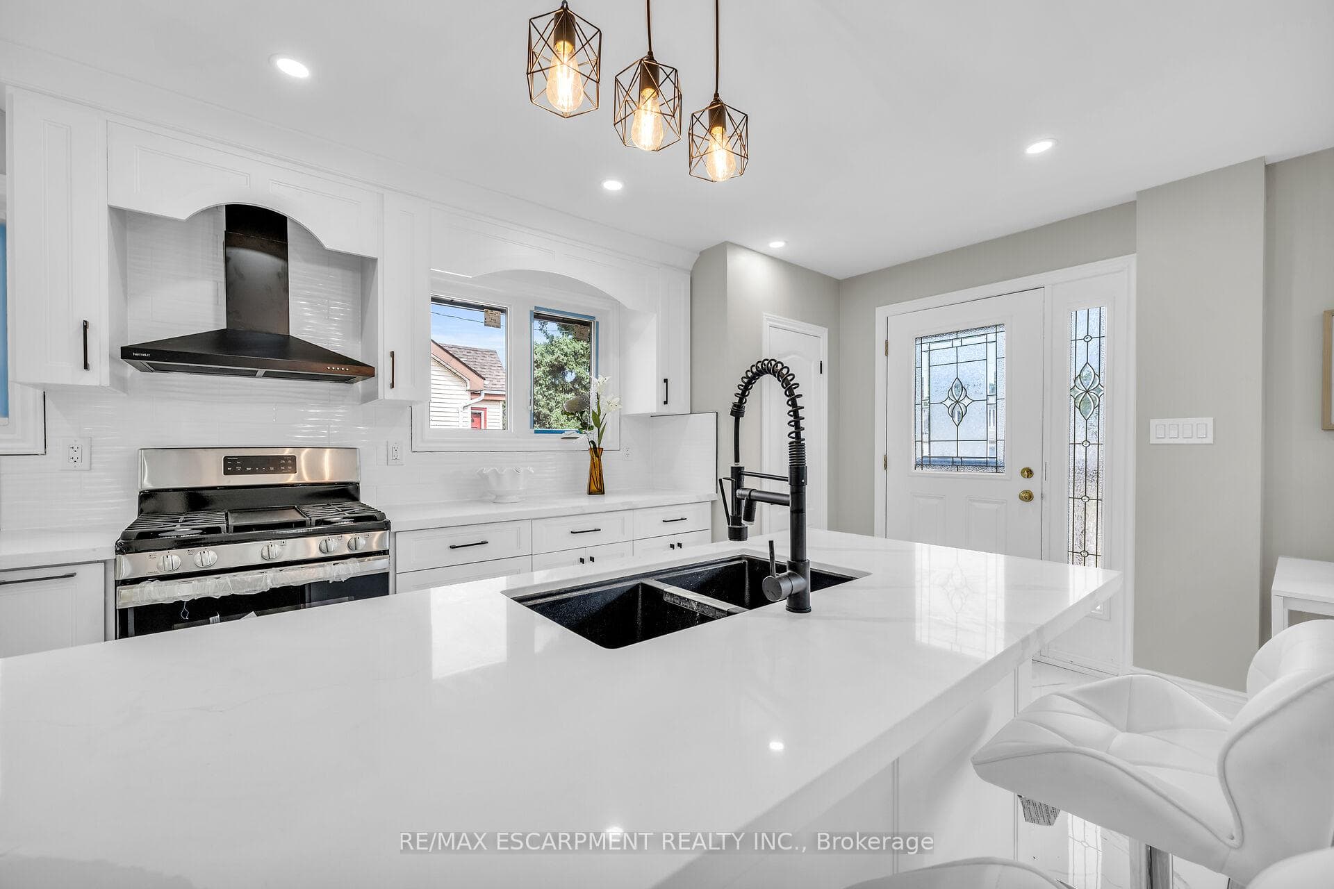 66 Howe Avenue photo 7
