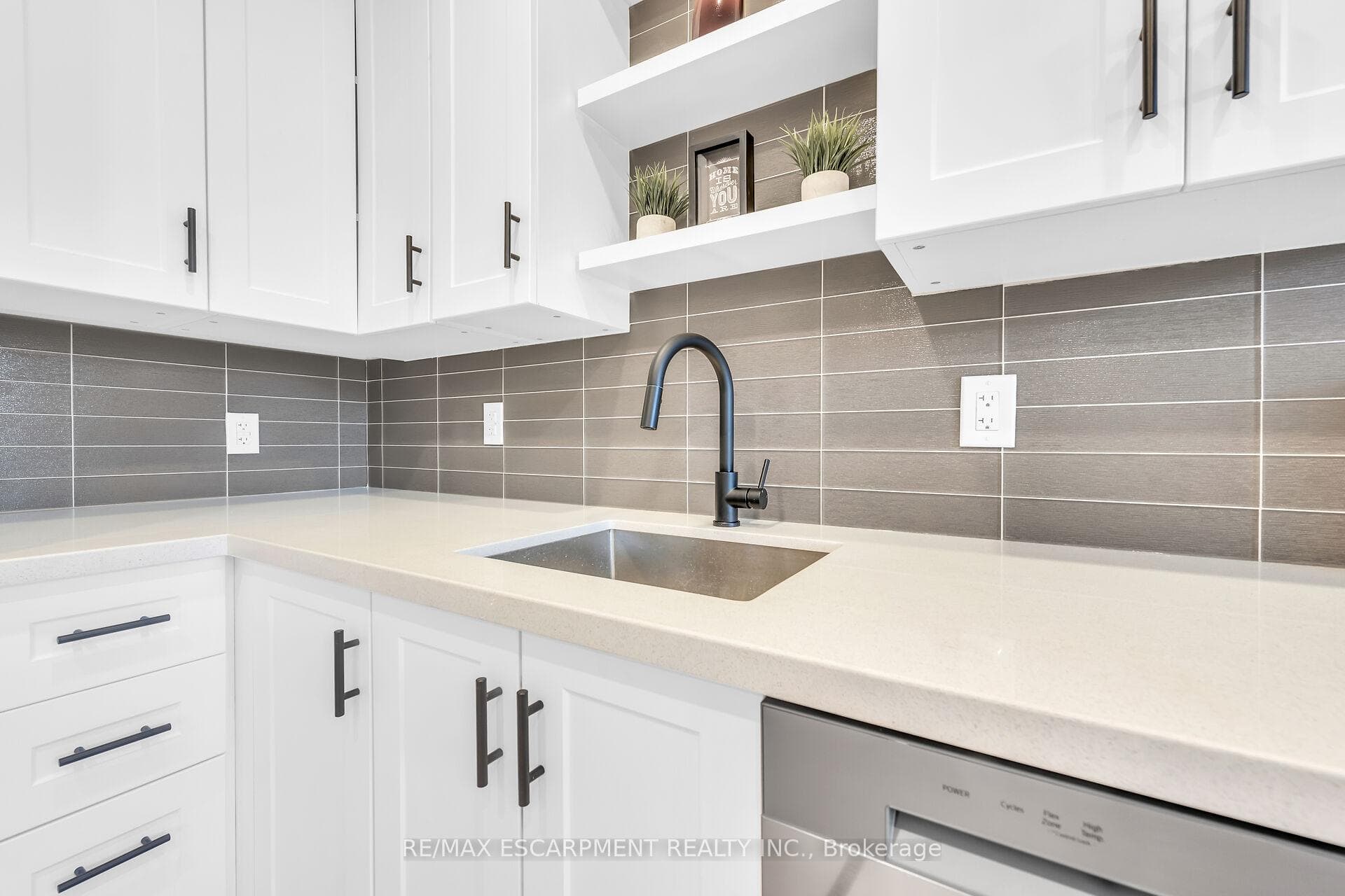 413 PALING Avenue photo 17