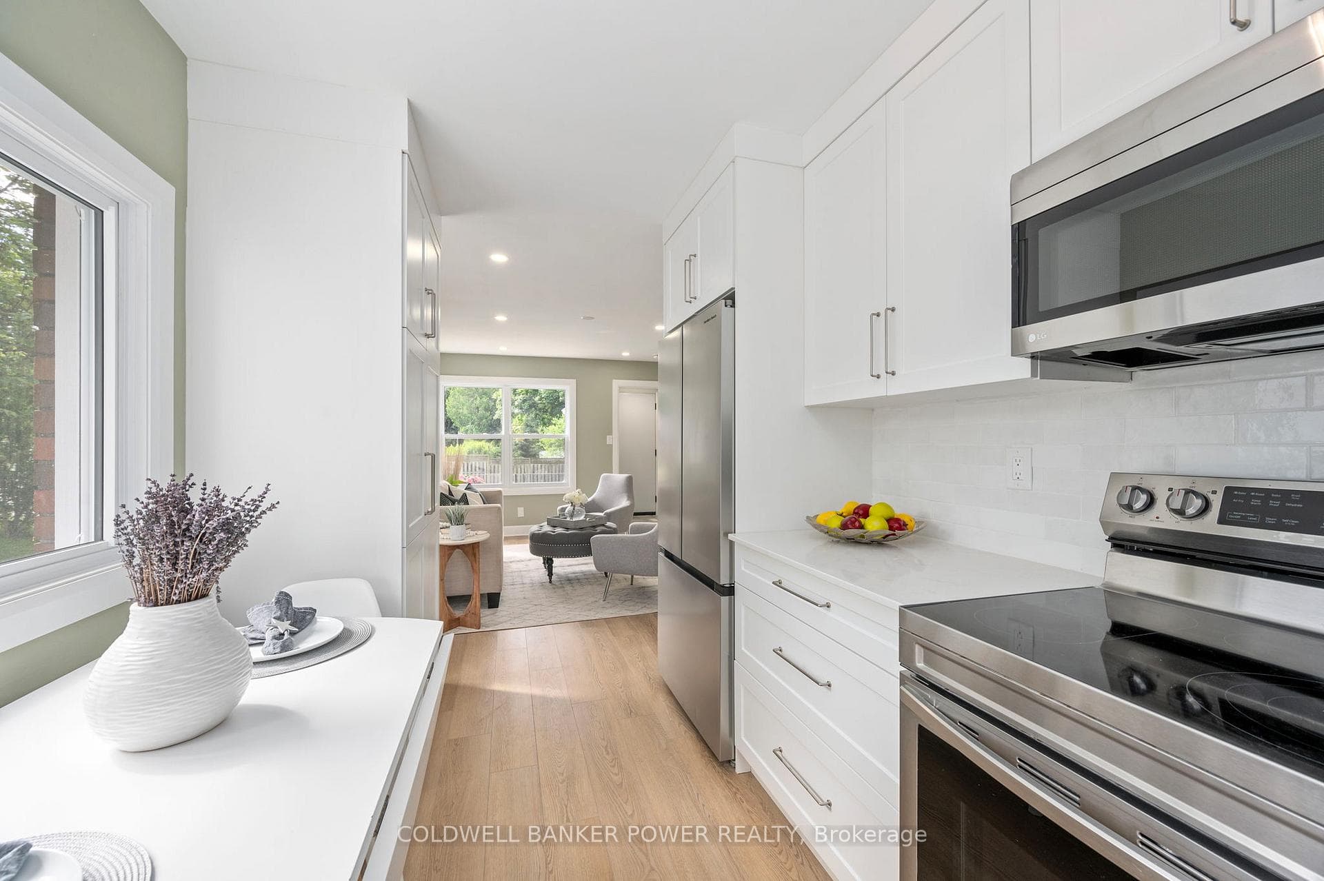 8 Eastman Avenue photo 11