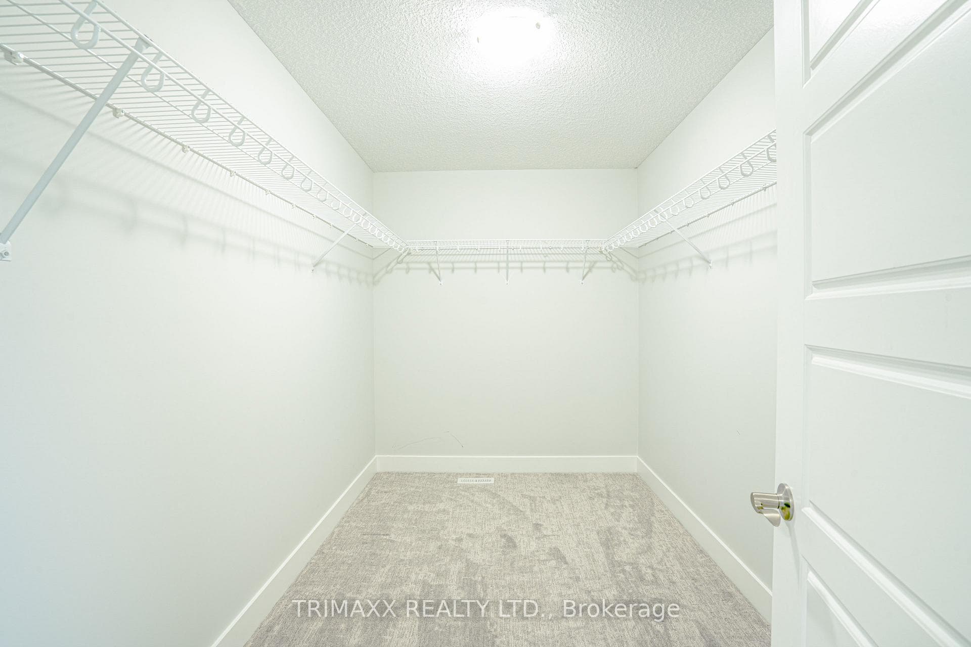 188 Foxborough Place photo 30
