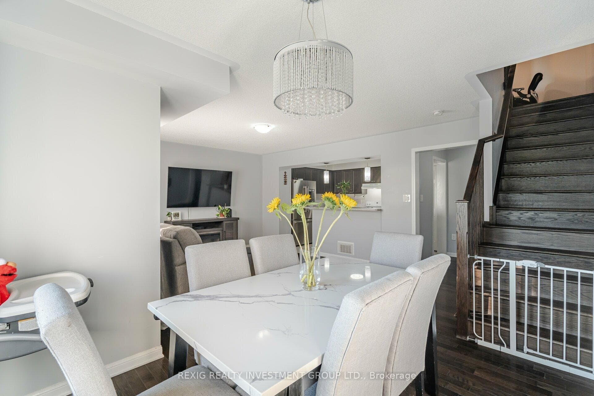 131 Bleasdale Avenue photo 16