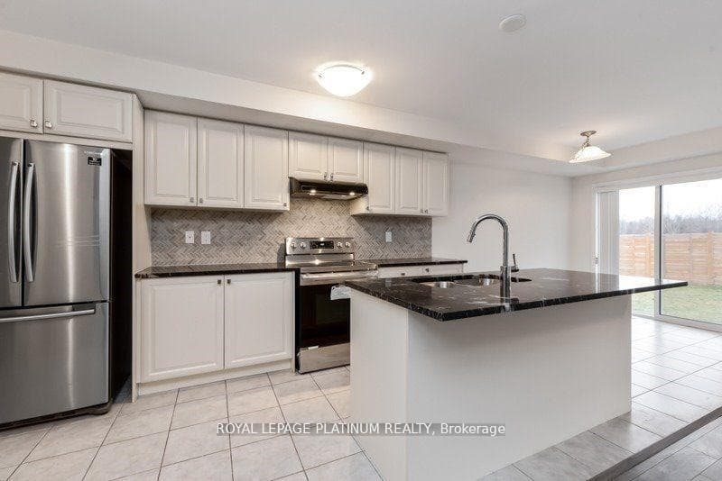 146 Esther Crescent photo 8
