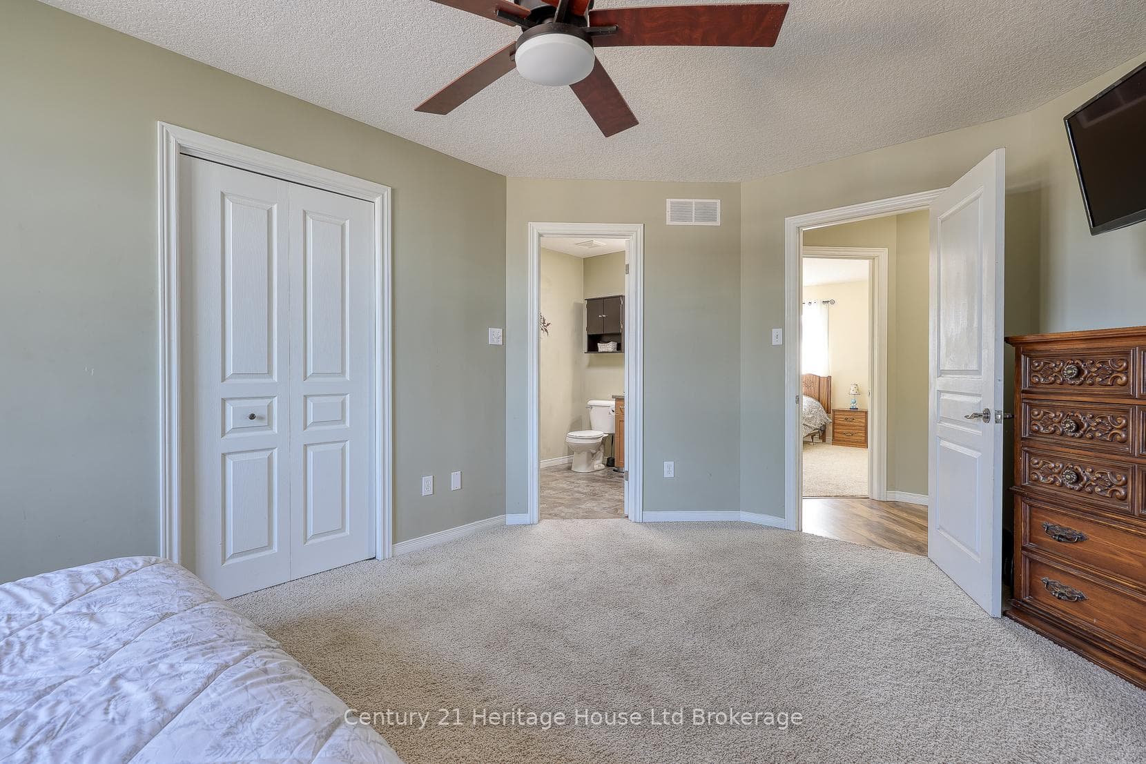 386 Champlain Avenue photo 20