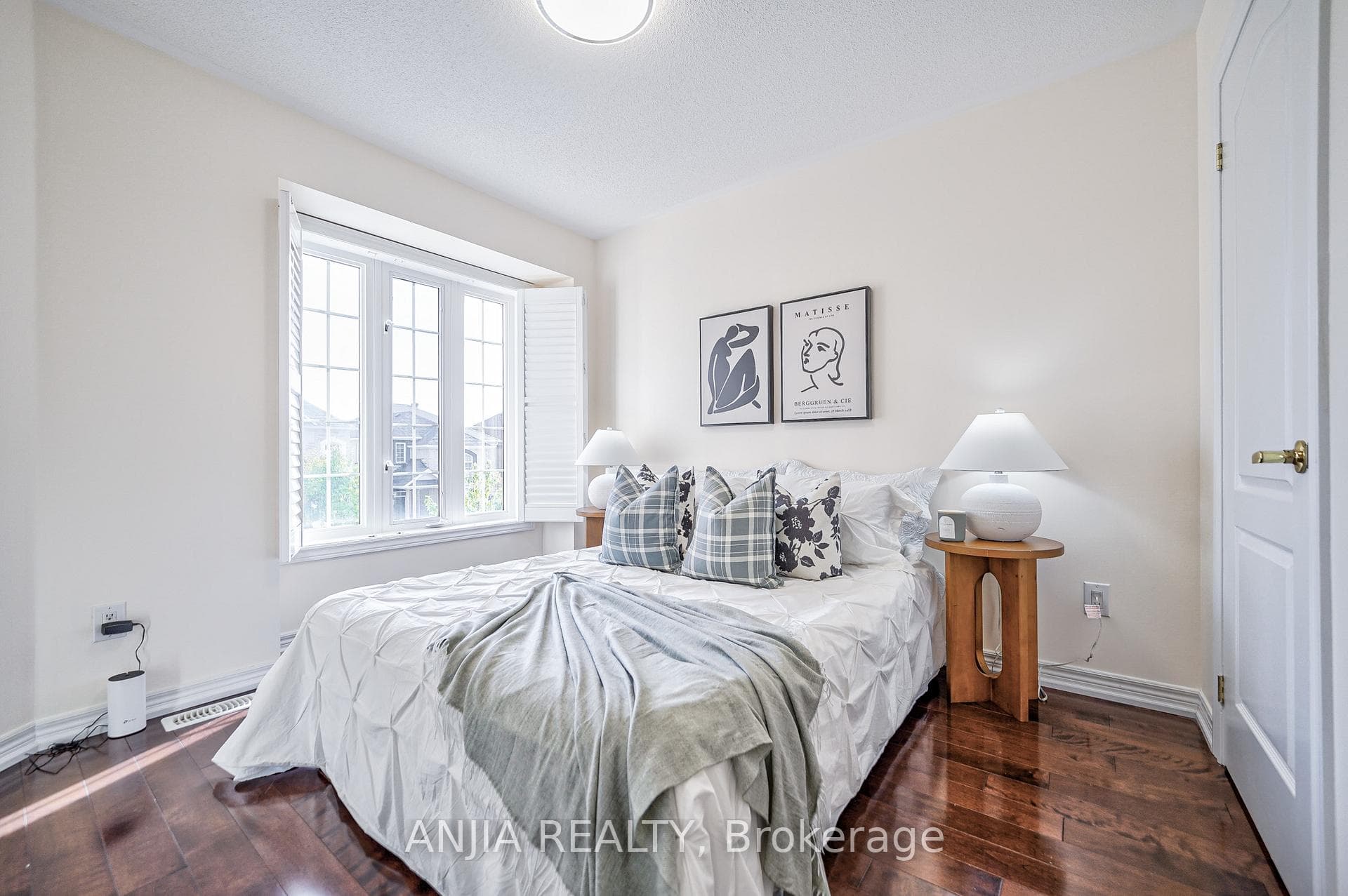 12 Hermitage Boulevard photo 22