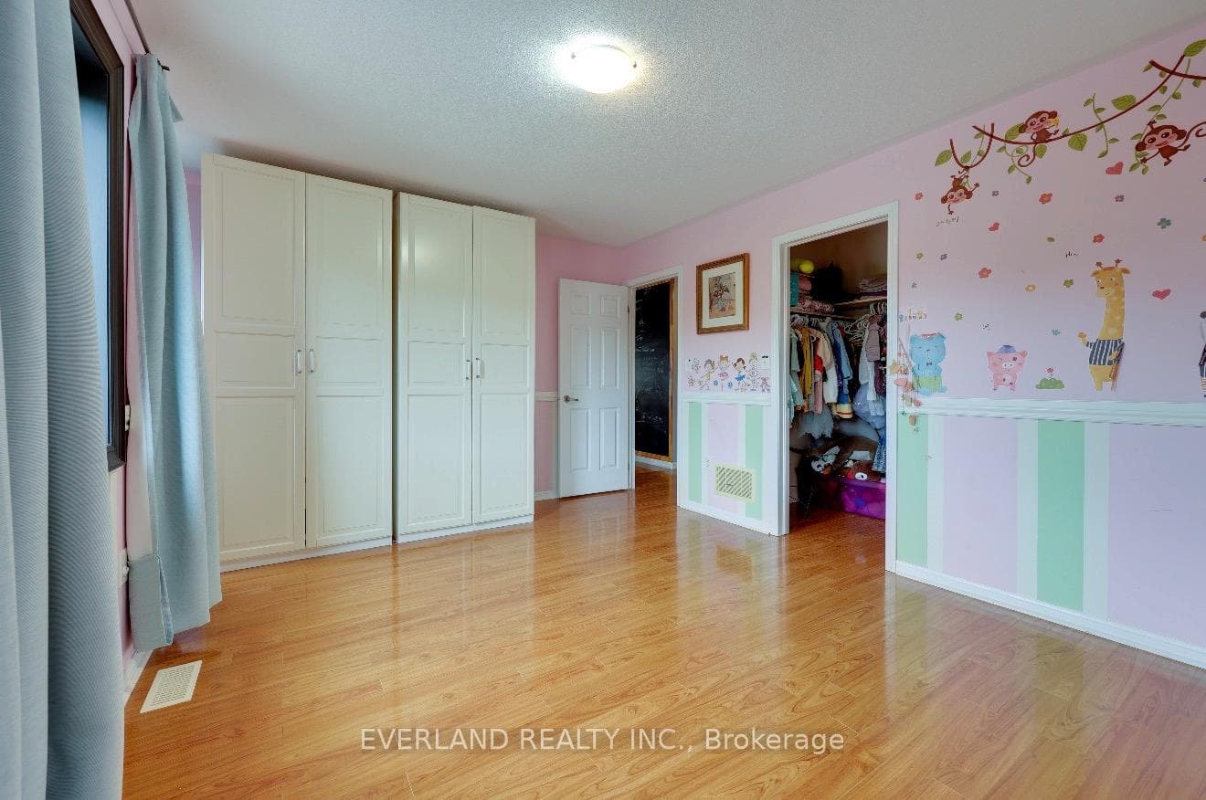 18 Clamerten Rd Street photo 14