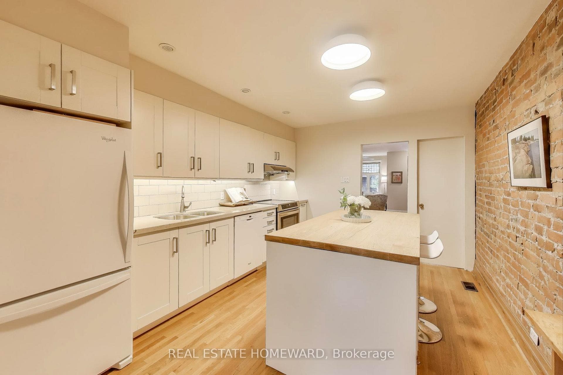 92 Dearbourne Avenue photo 11