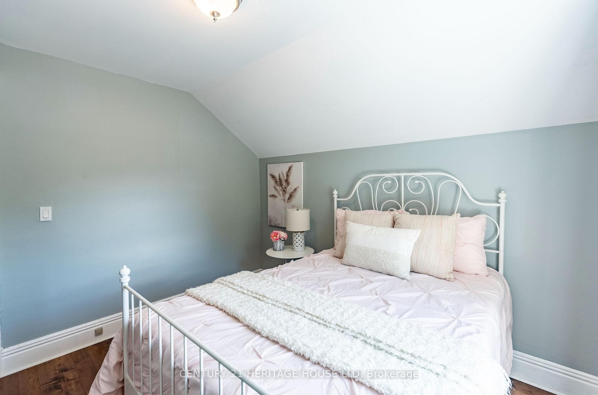 562 Laurel Street photo 31