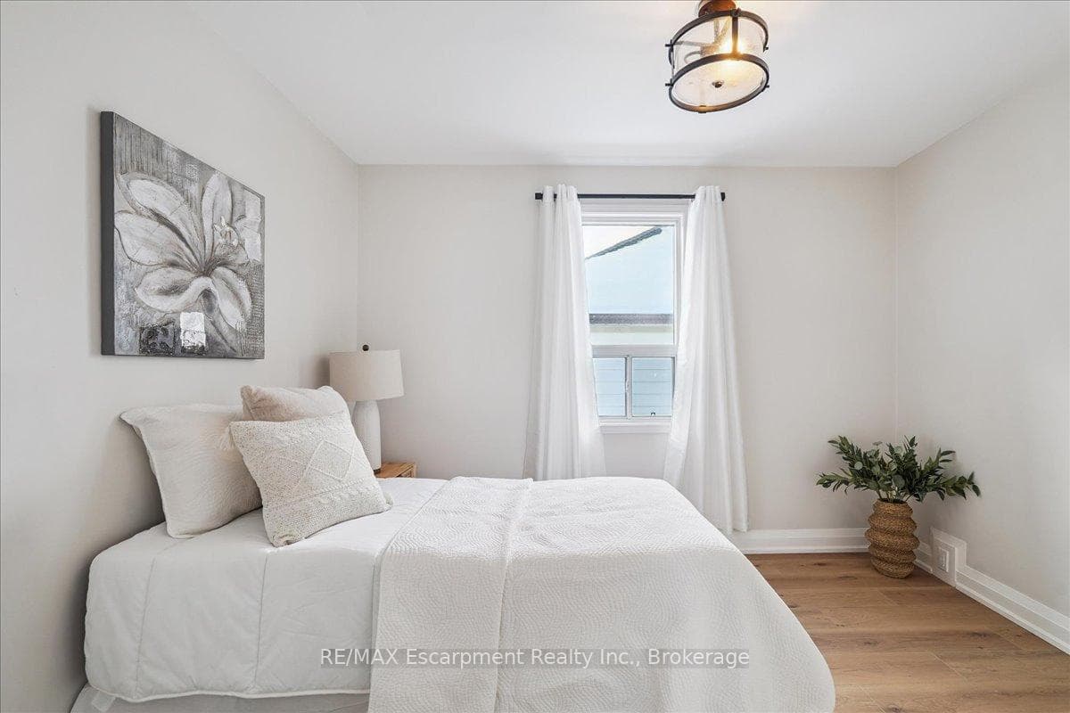 135 DEANE Avenue photo 13