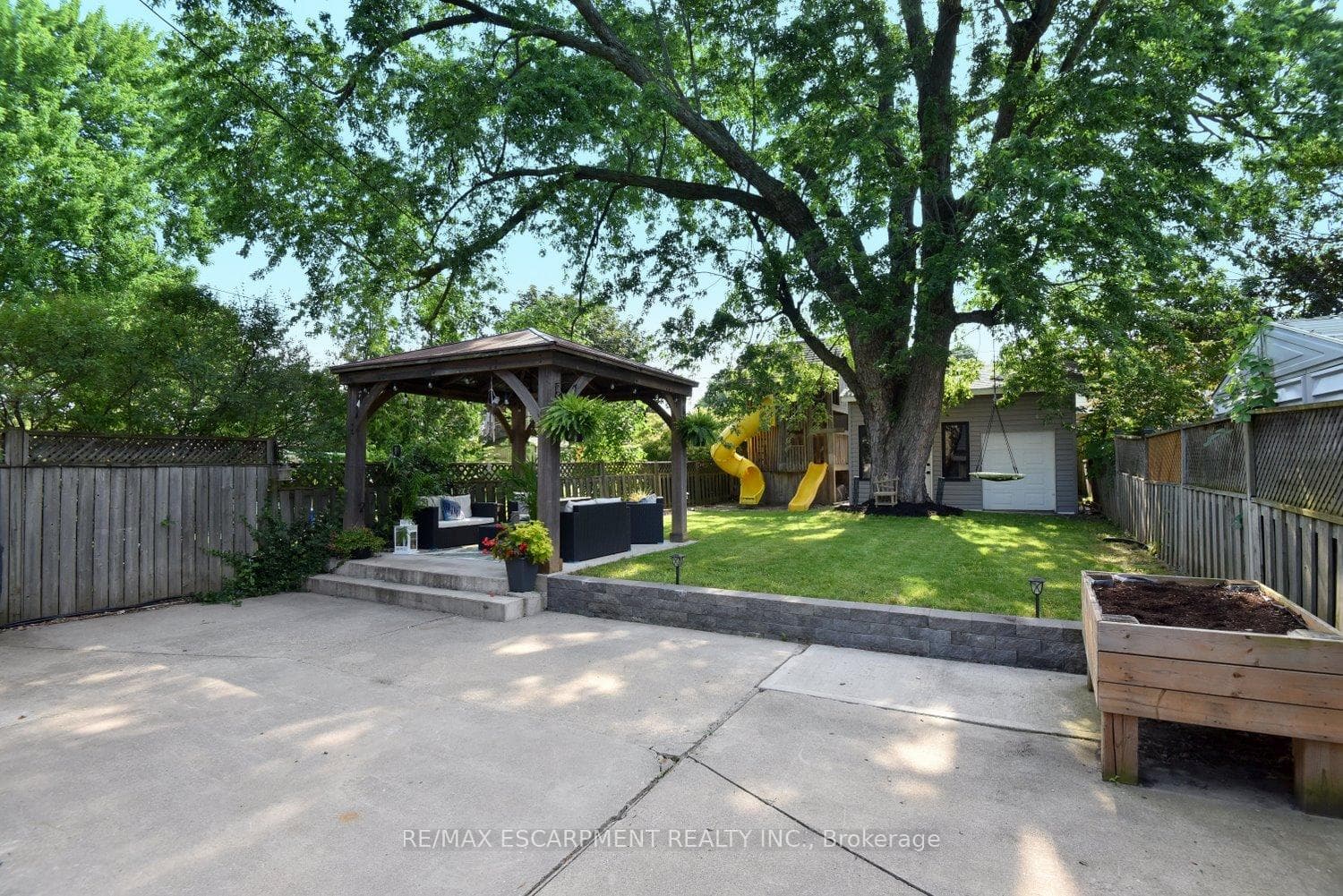 1091 Upper Wellington Street photo 39