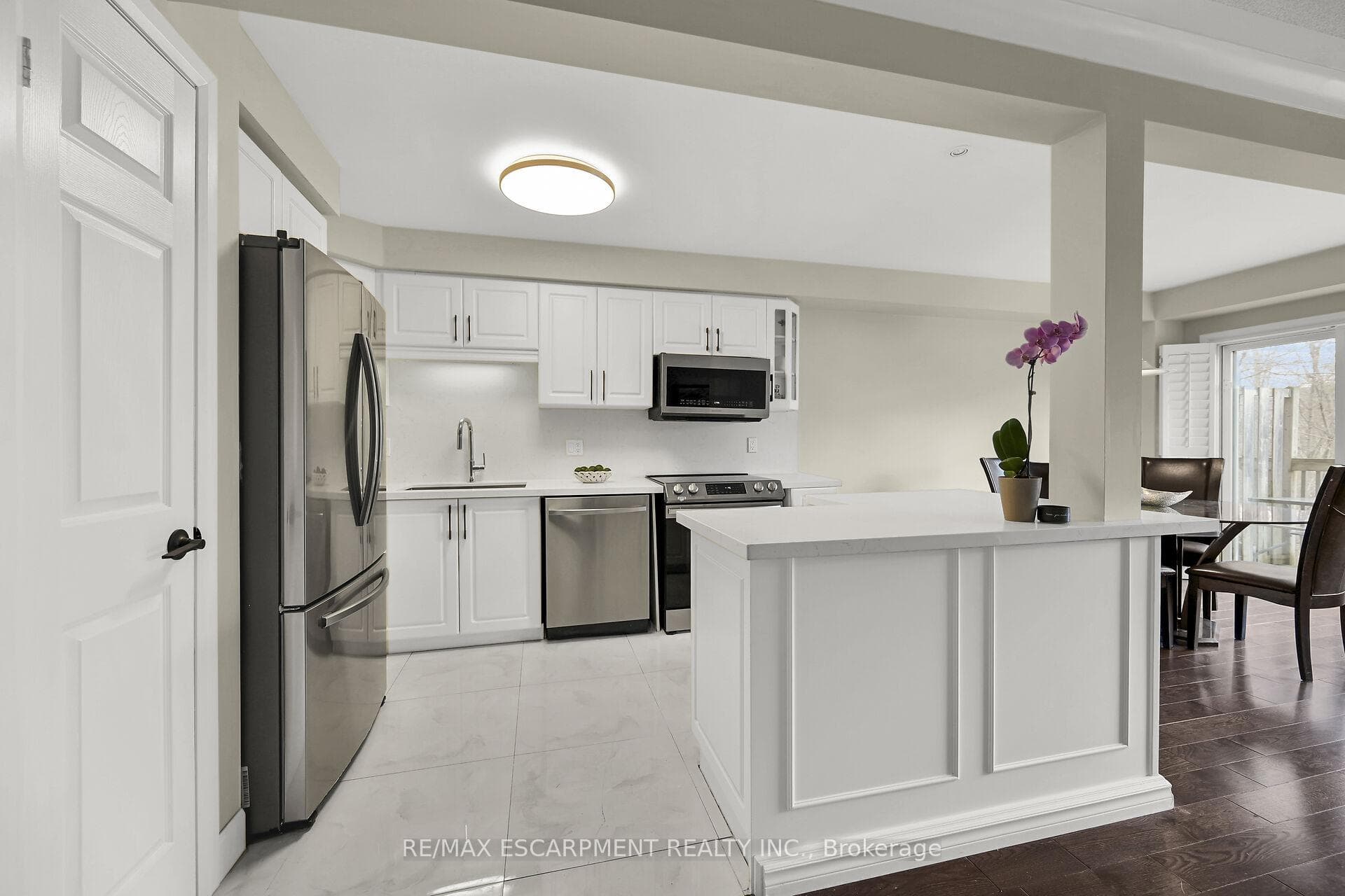 2151 Walkers Line Unit 10 photo 5
