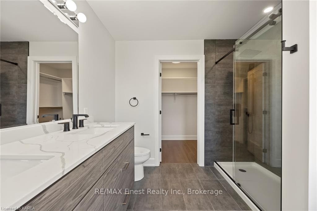 20 PARK Crescent photo 29