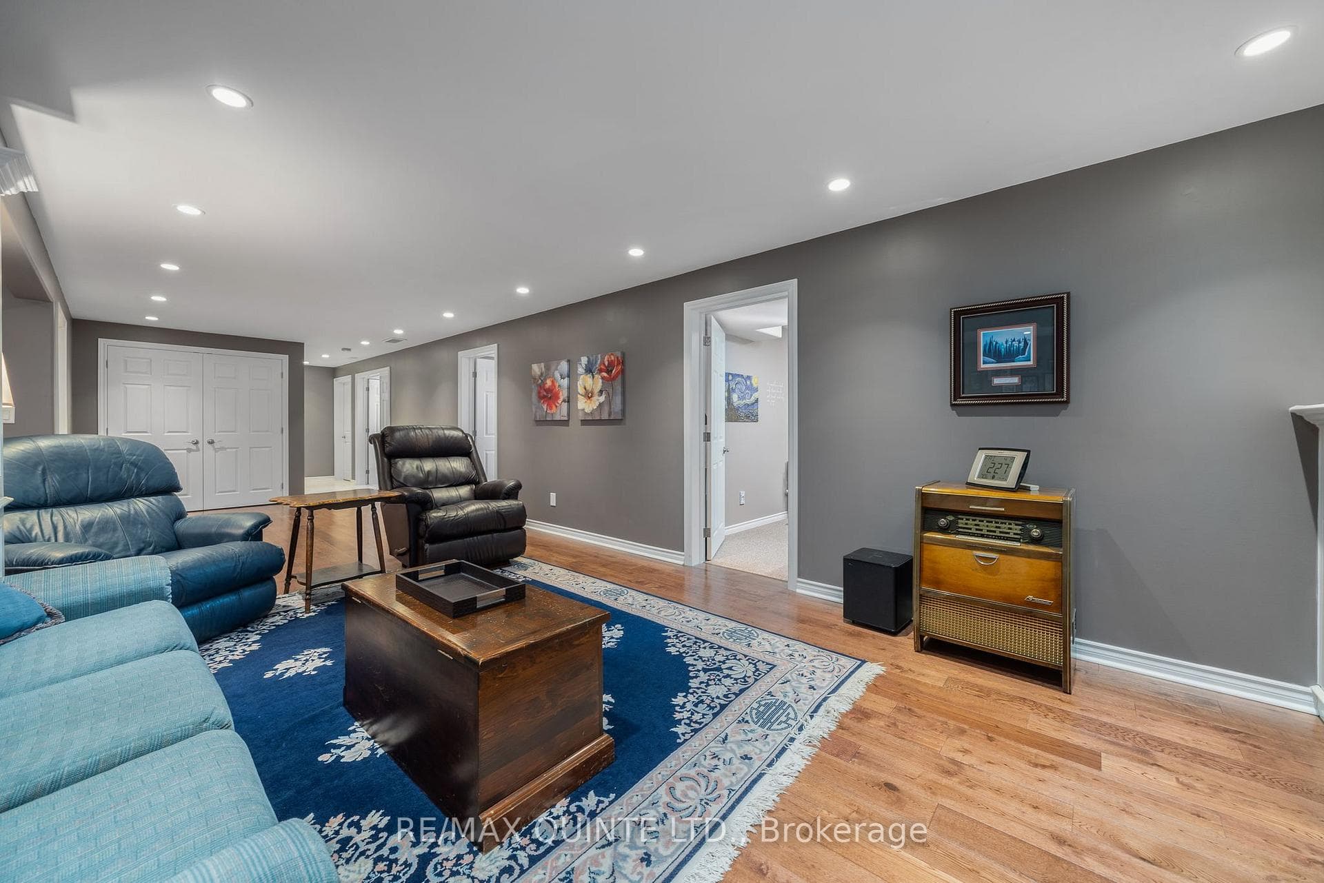 61 Hemlock Crescent photo 29