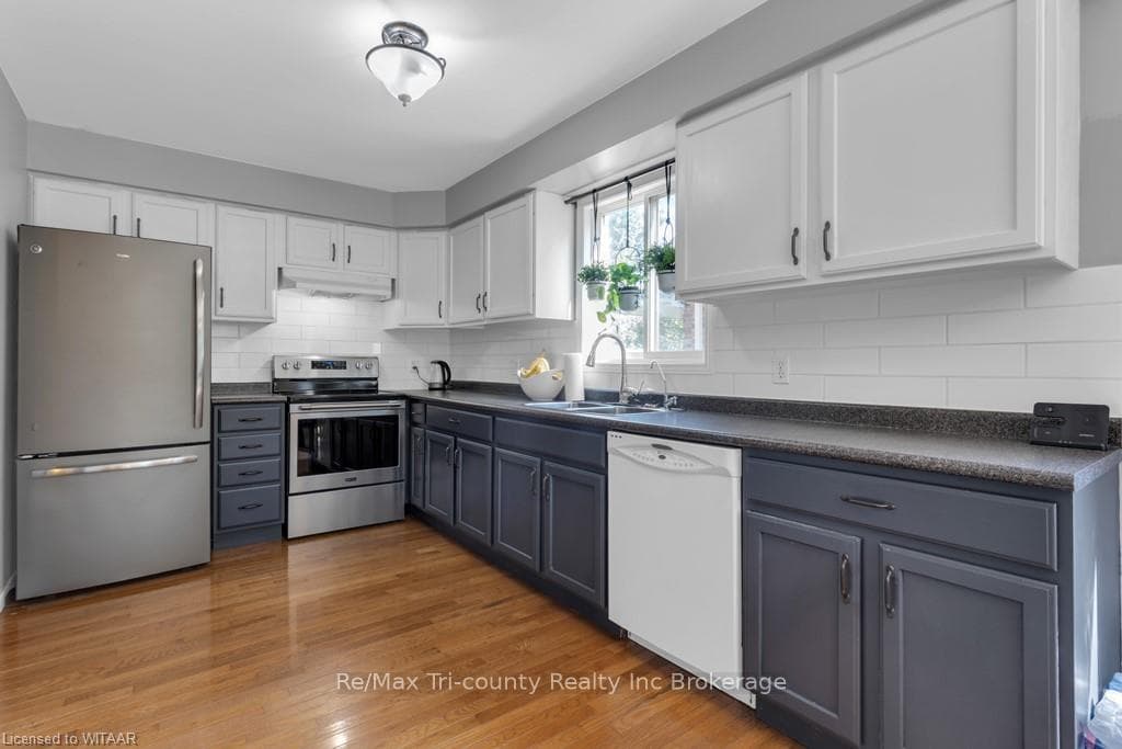 17 TRILLIUM Drive photo 4