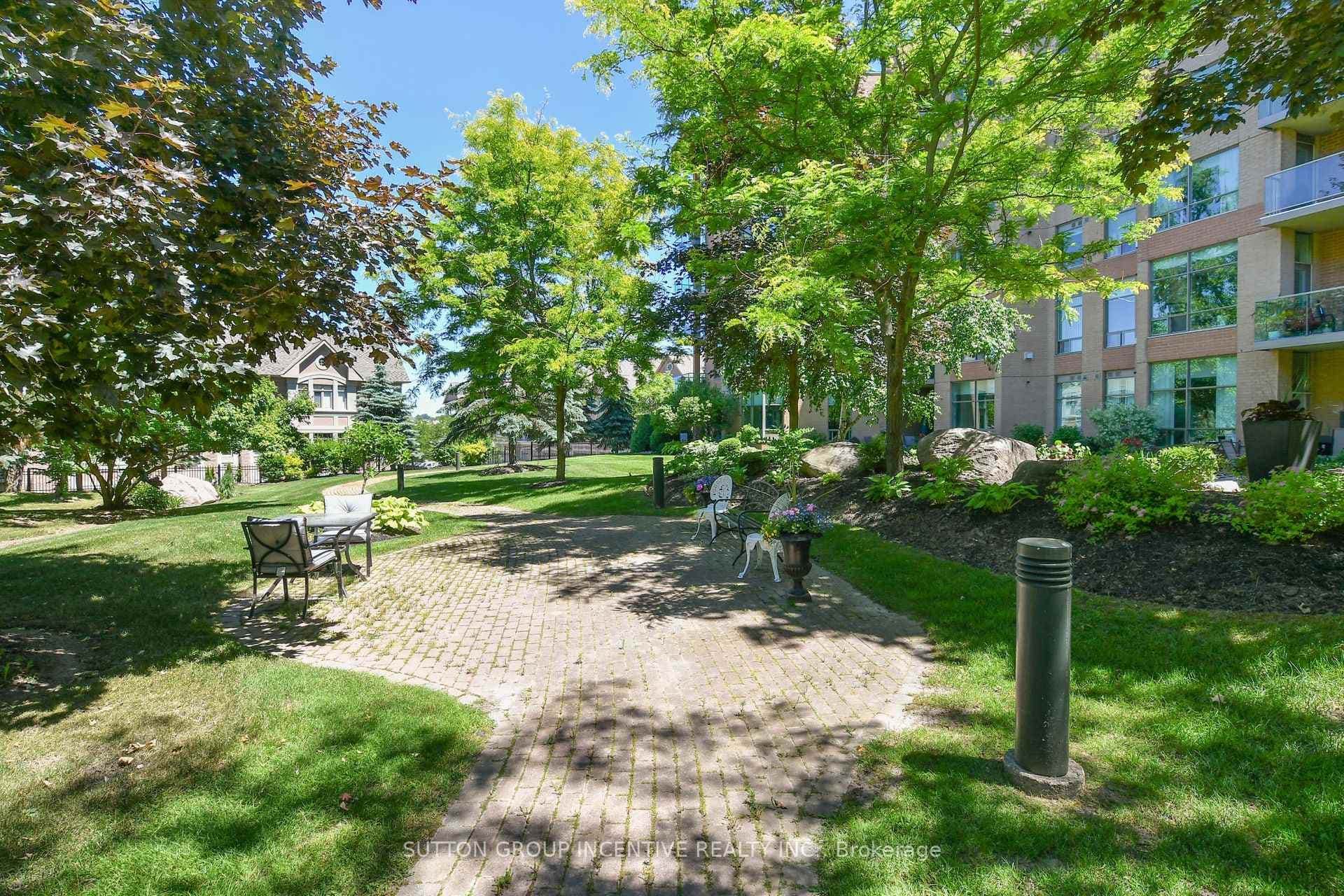 4 Briar Hill Heights Unit 311 photo 3