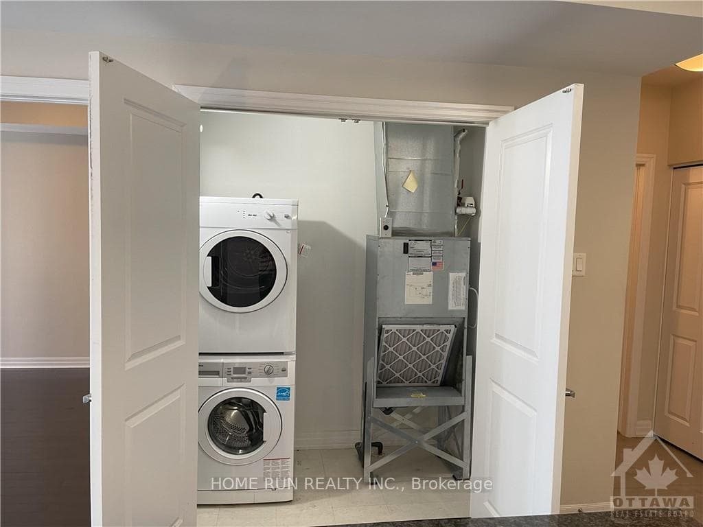 242 RIDEAU Street Unit 2407 photo 14