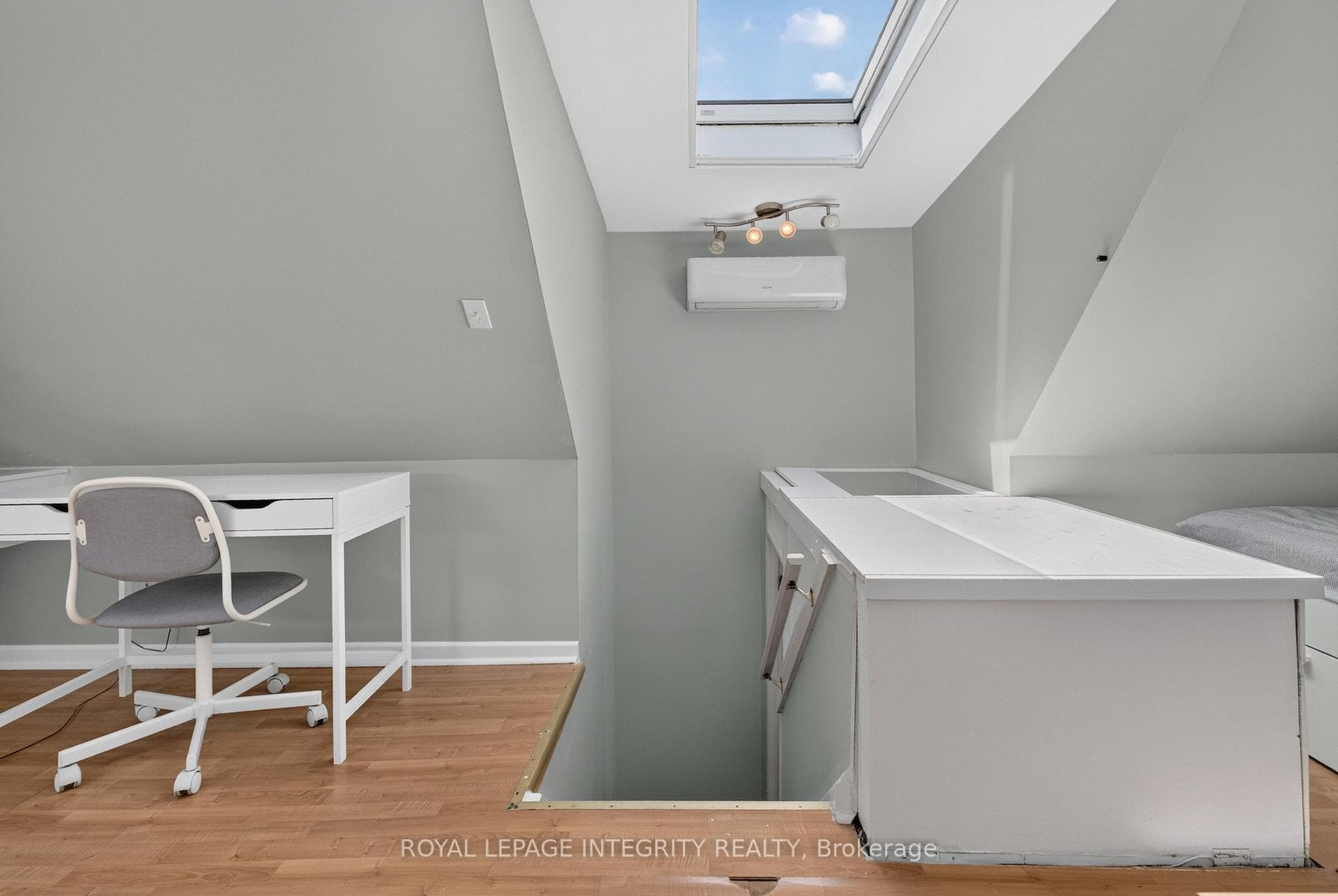 Upper Floor Unit - Loft