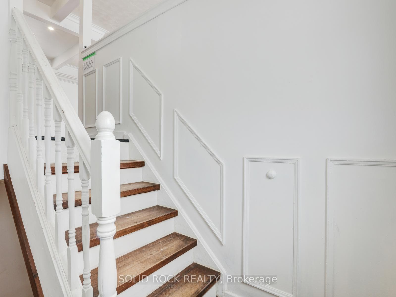 66 Rosewood Avenue photo 5