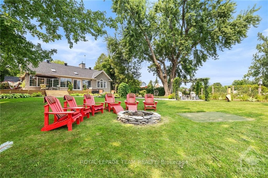 7009 RIDEAU VALLEY Drive photo 27