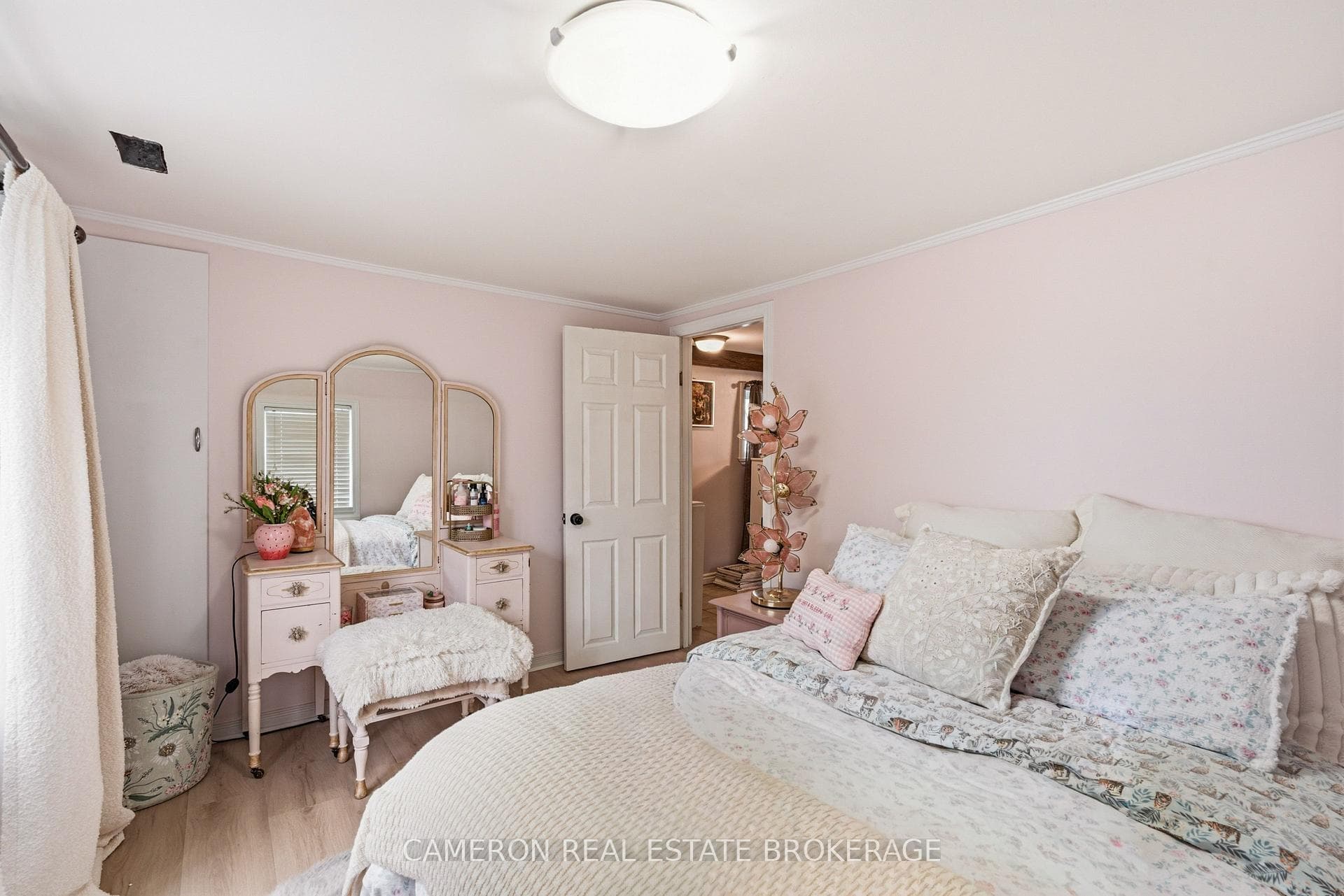 537 Gloucester Street photo 31