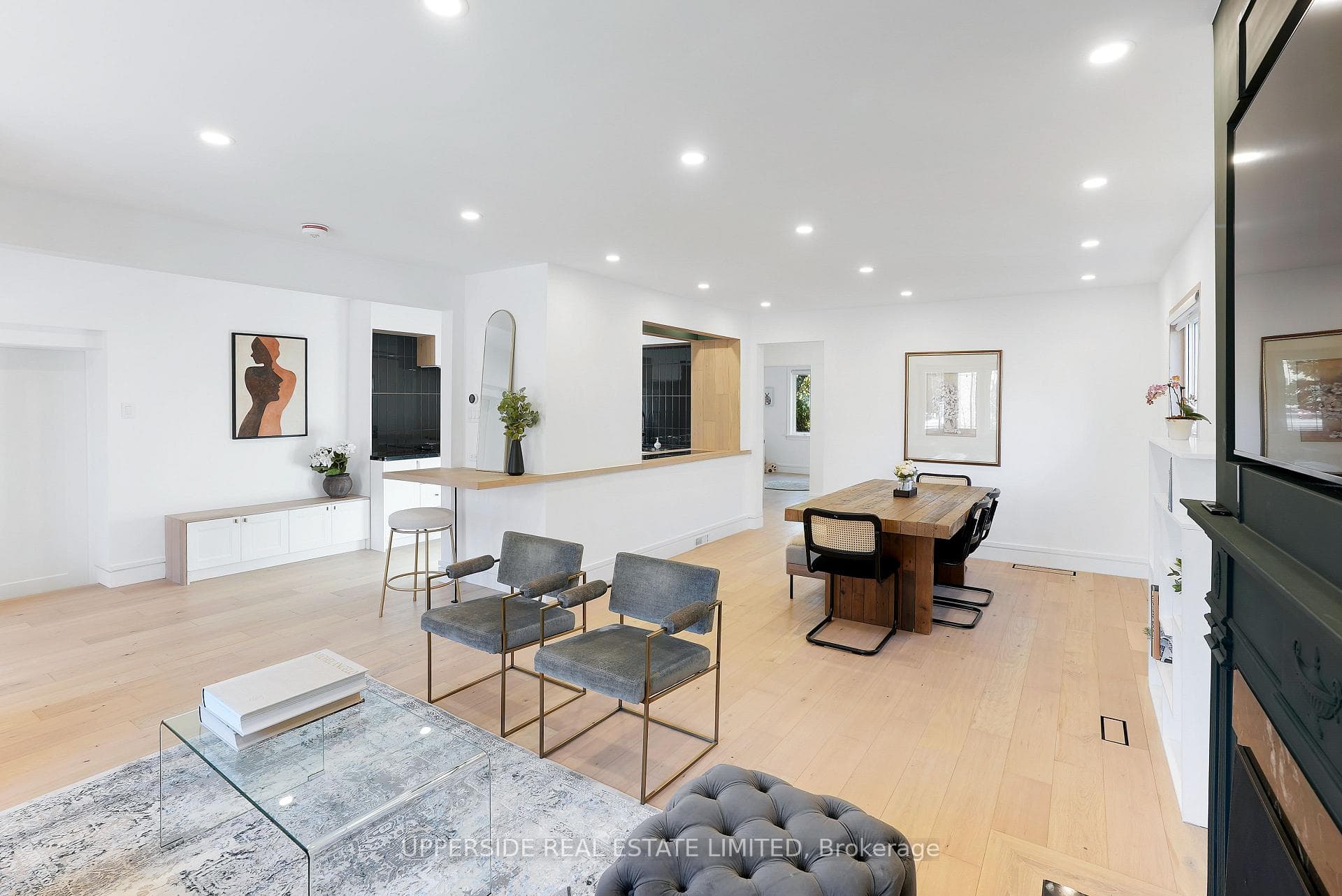 215 Ridley Boulevard photo 2