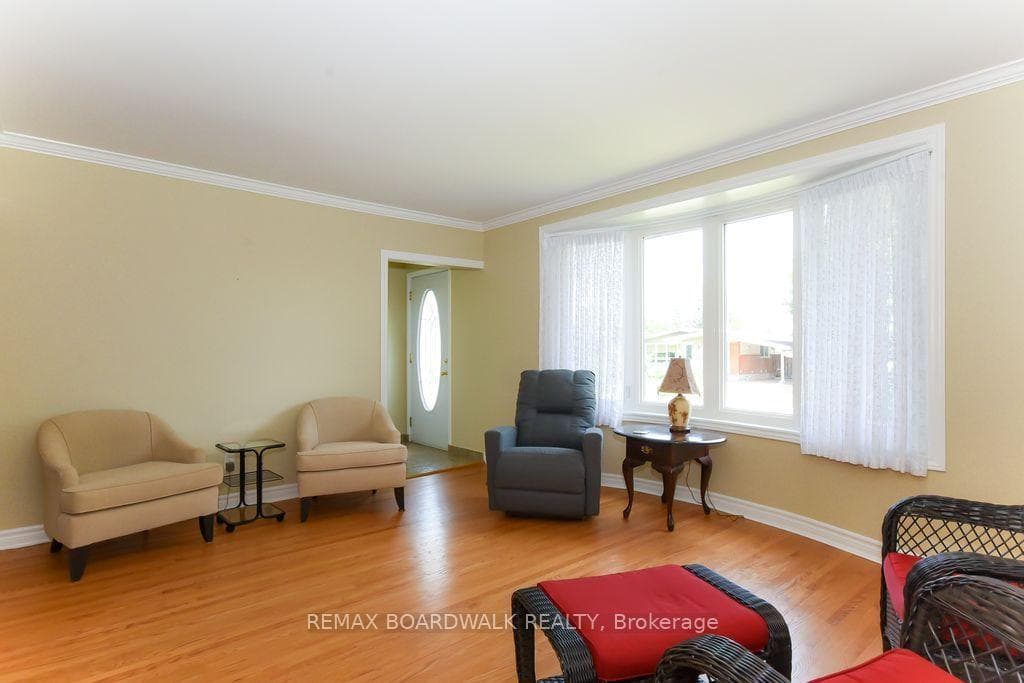 1392 Chartrand Avenue photo 5