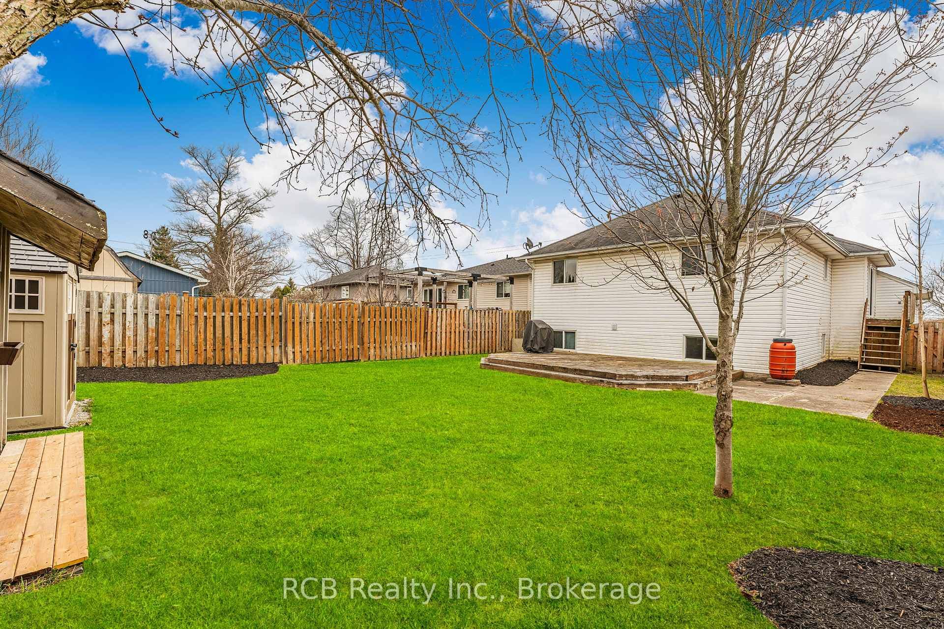 6 Fuller Drive photo 35