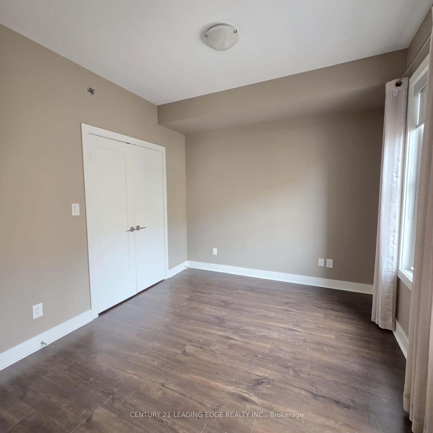 Spacious Primary Bedroom w/large walk-in closet