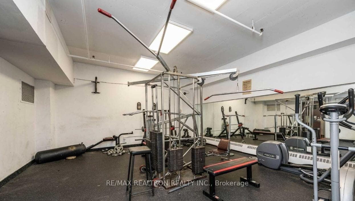100 Leeward Glenway Unit 1401 photo 17