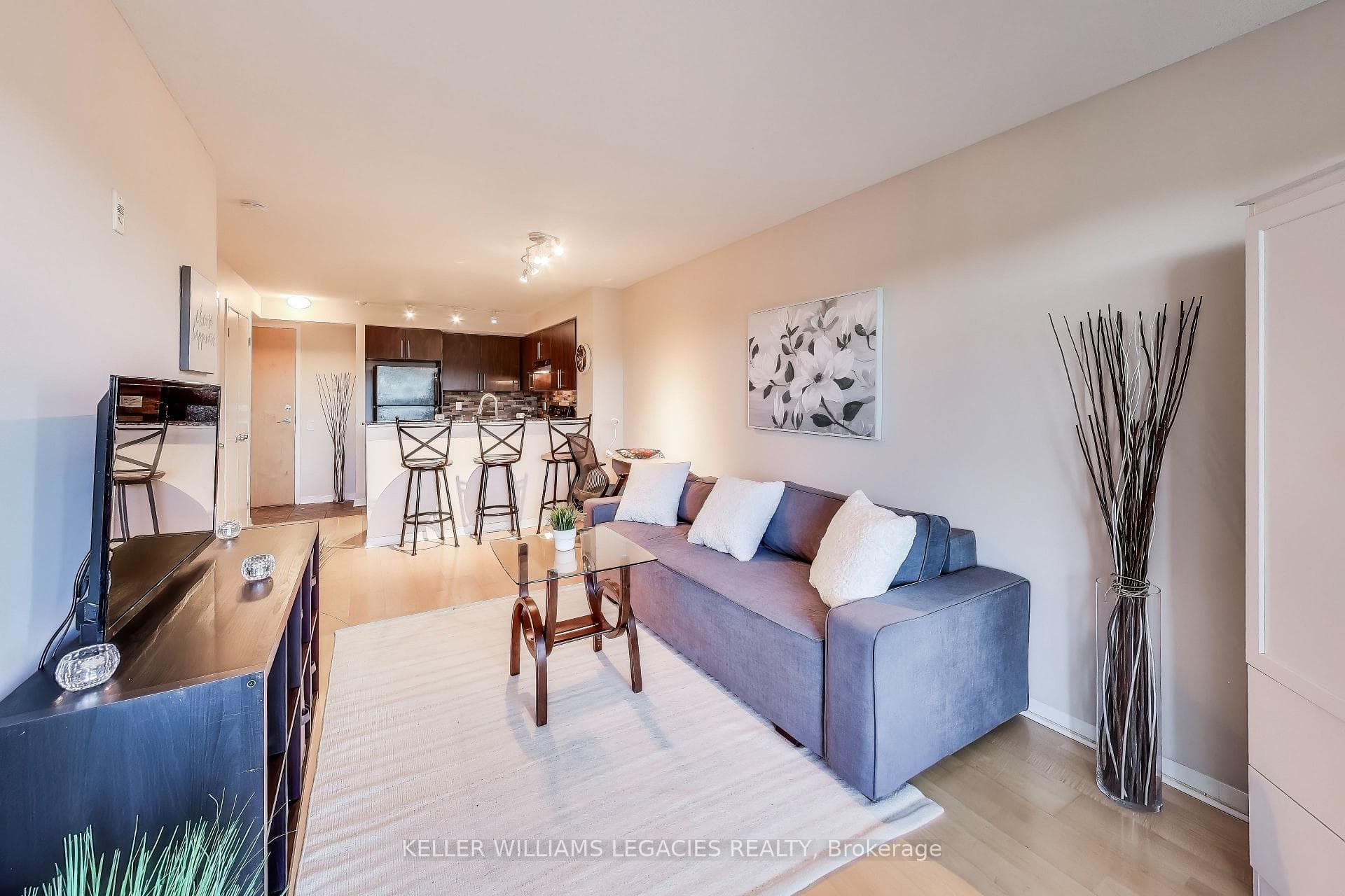 1050 The Queensway N/A Unit 316 photo 11