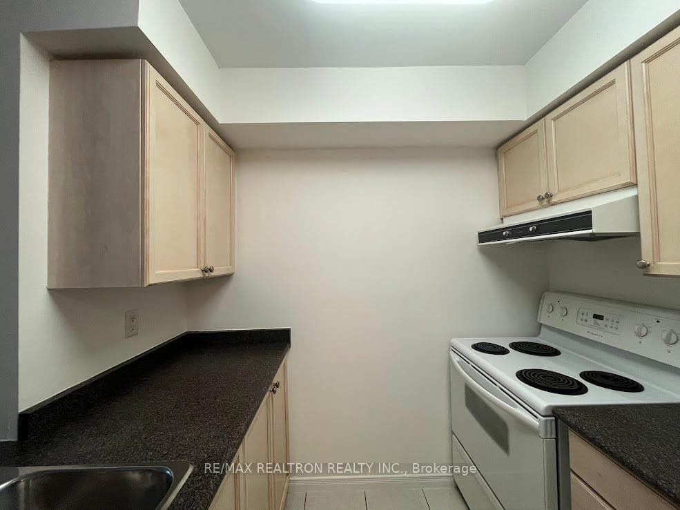 155 Beecroft Road Unit 302 photo 7