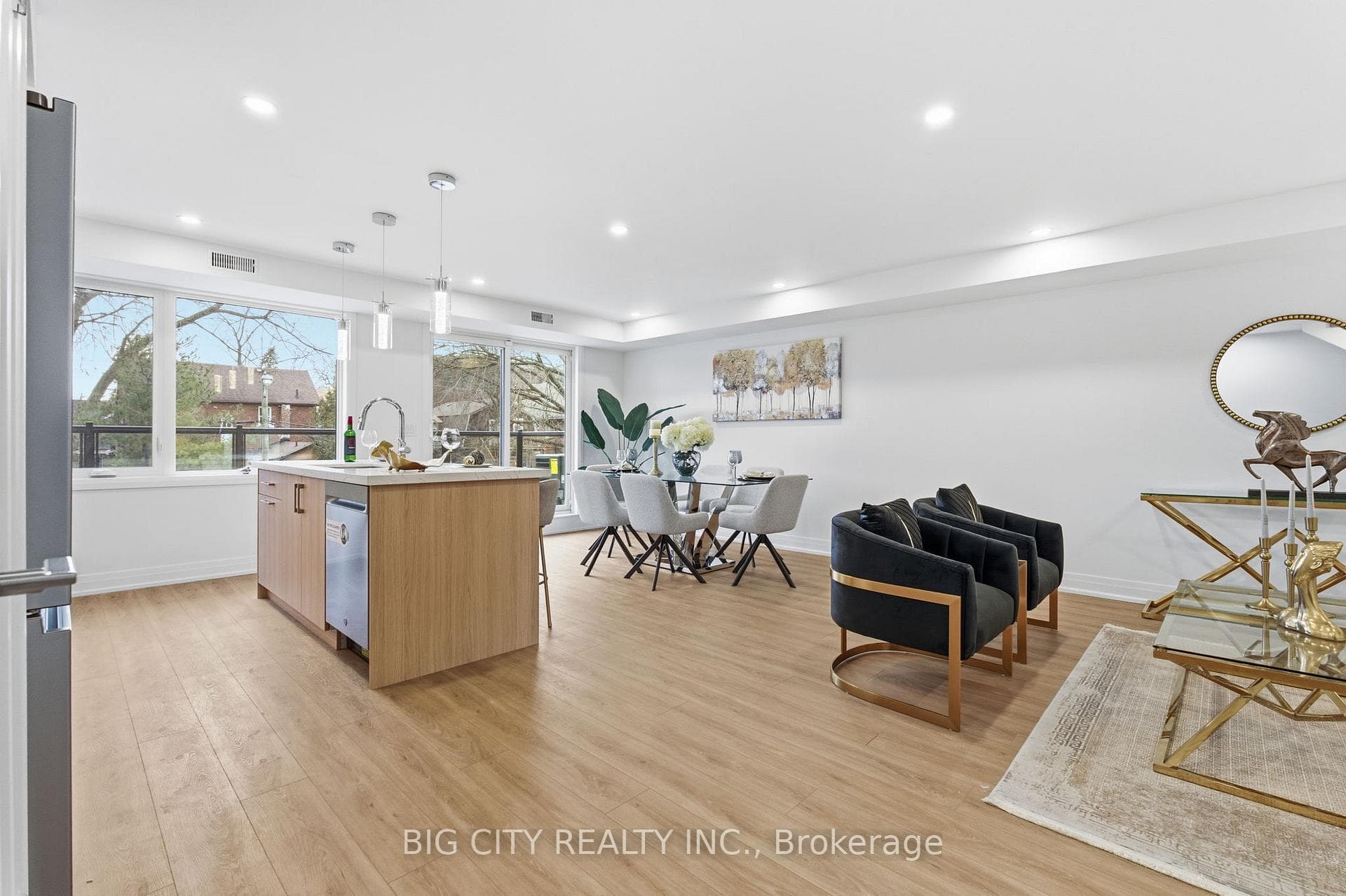 68 Westholme Avenue Unit 3 photo 2