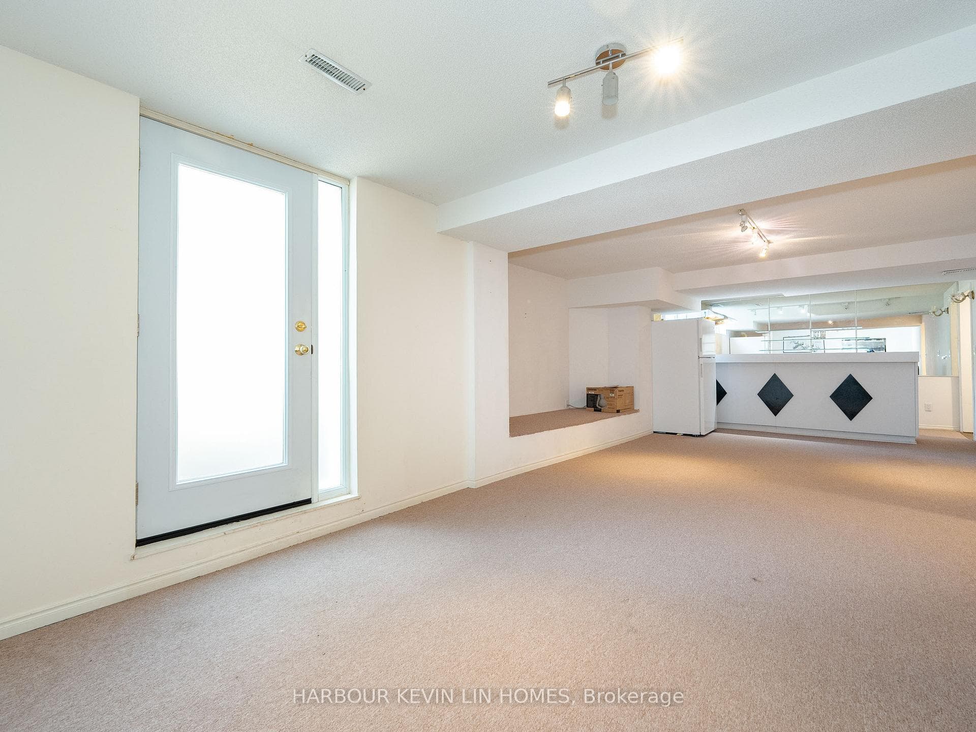 364 Valleymede Drive photo 33