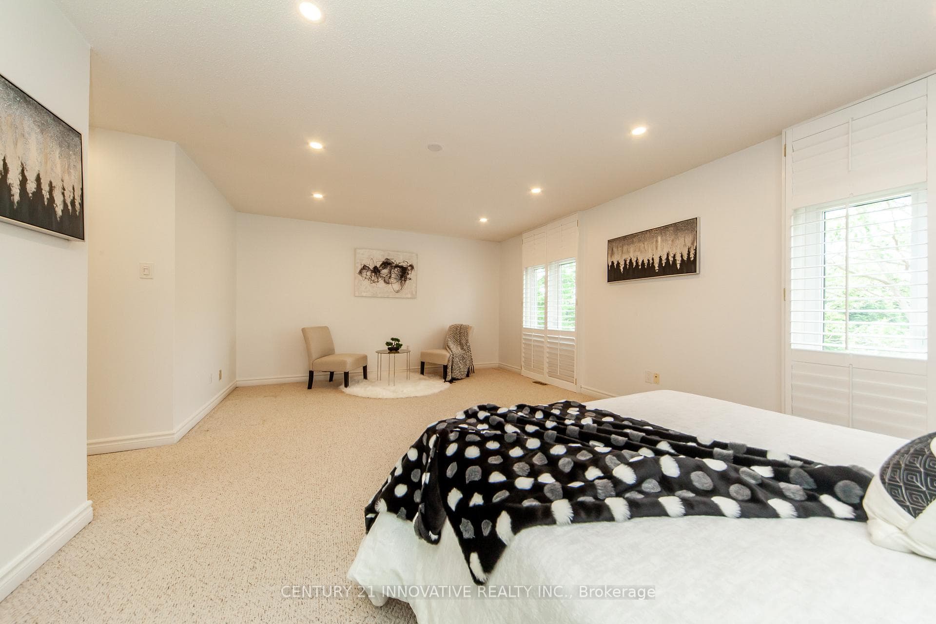 74 Royal Manor Crescent photo 24