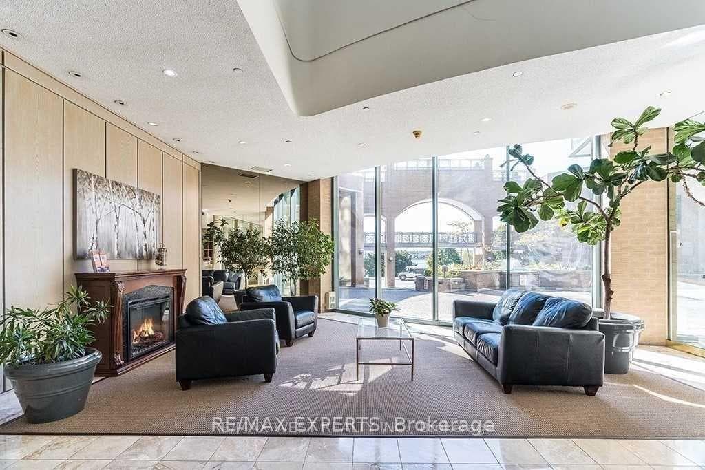 Grand Foyer! Very Cozy!