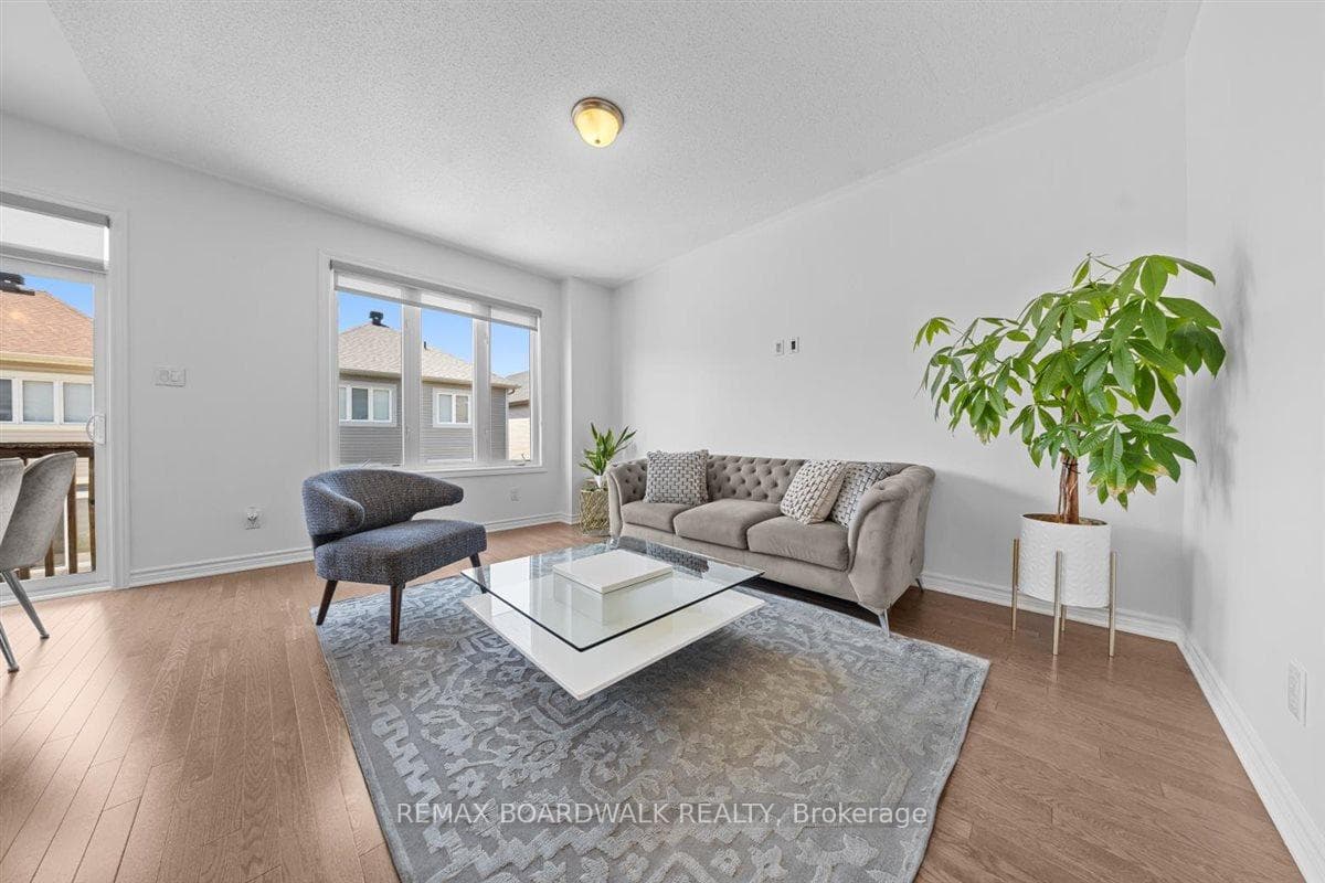 446 Meadowbreeze Drive photo 12