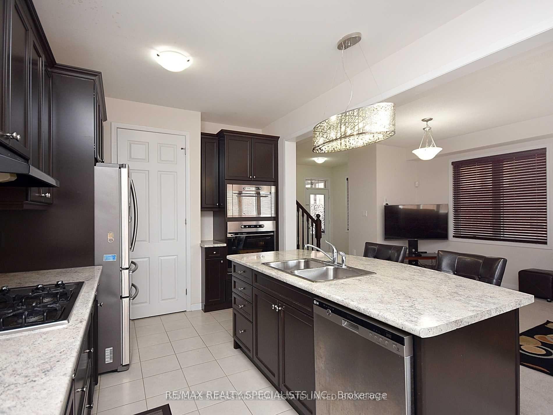 94 Robert Parkinson Drive photo 7