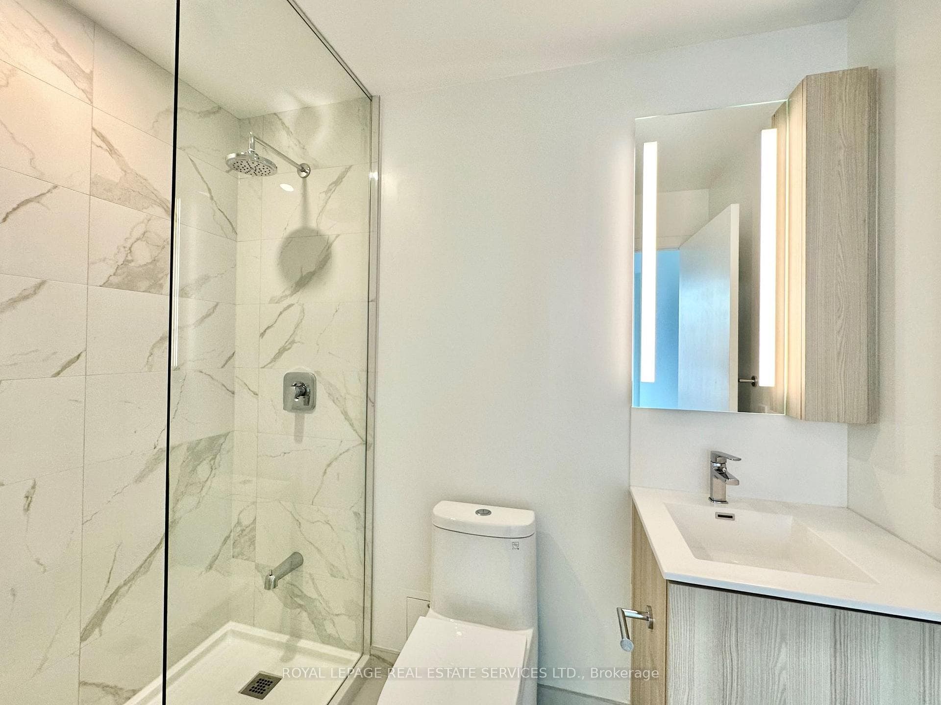 215 Lakeshore Road Unit 218 photo 9