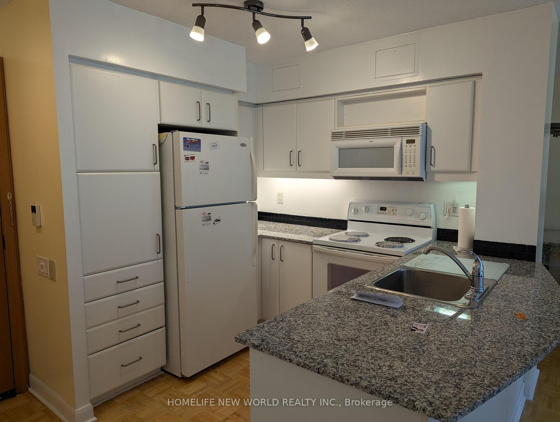 33 Sheppard Avenue Unit 405 photo 10