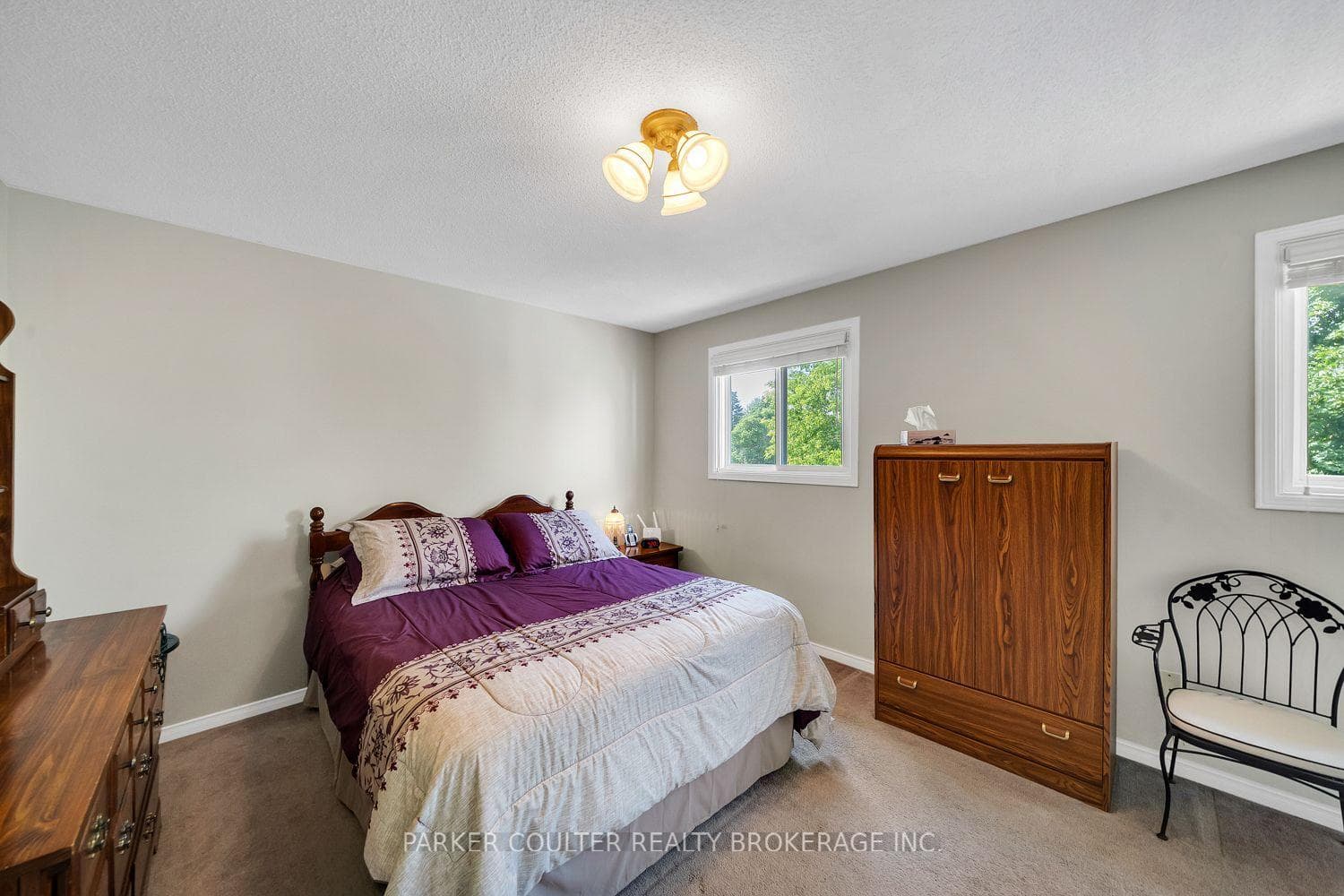 1098 Maclean Street photo 20
