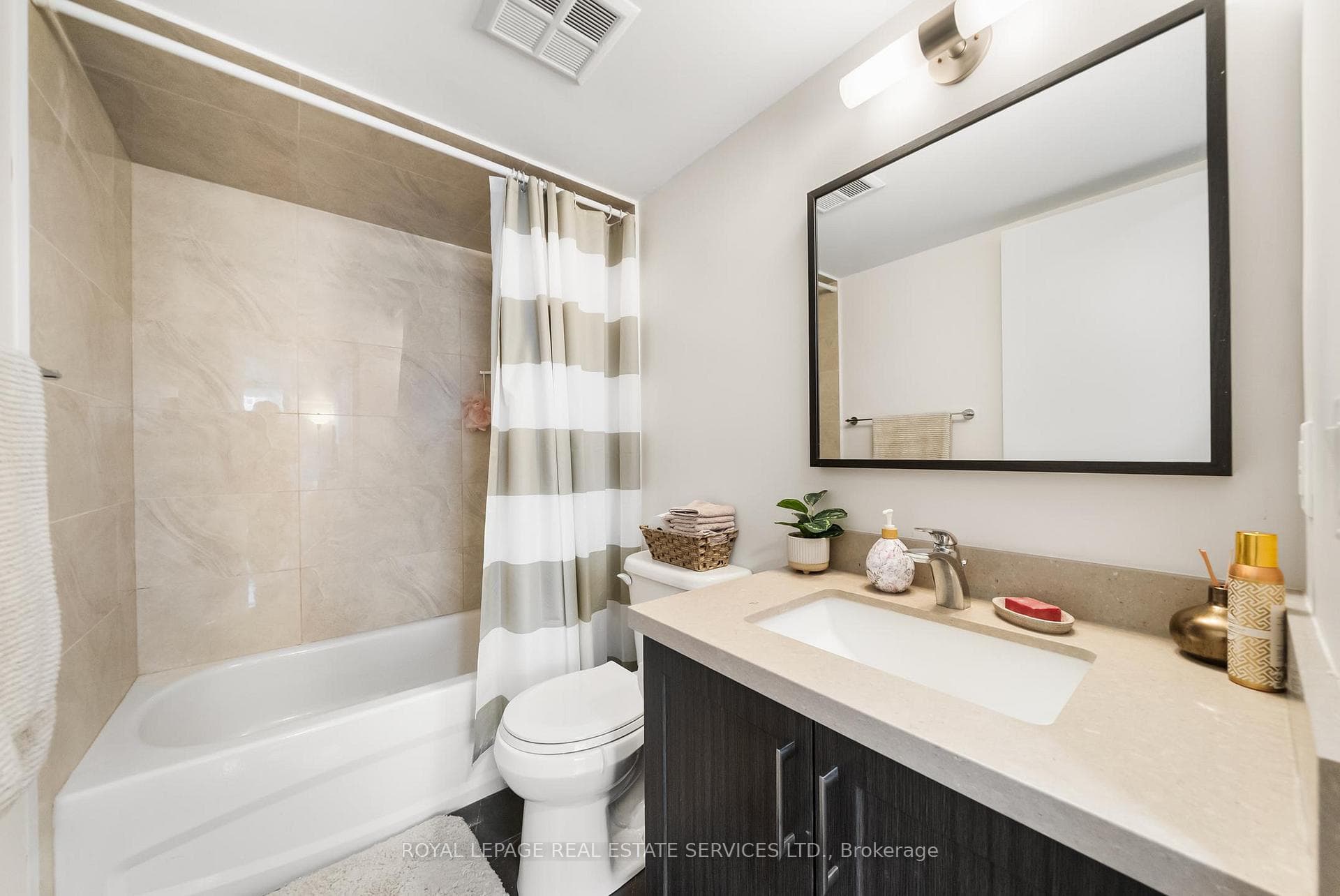 Second Bathroom W/ Tub