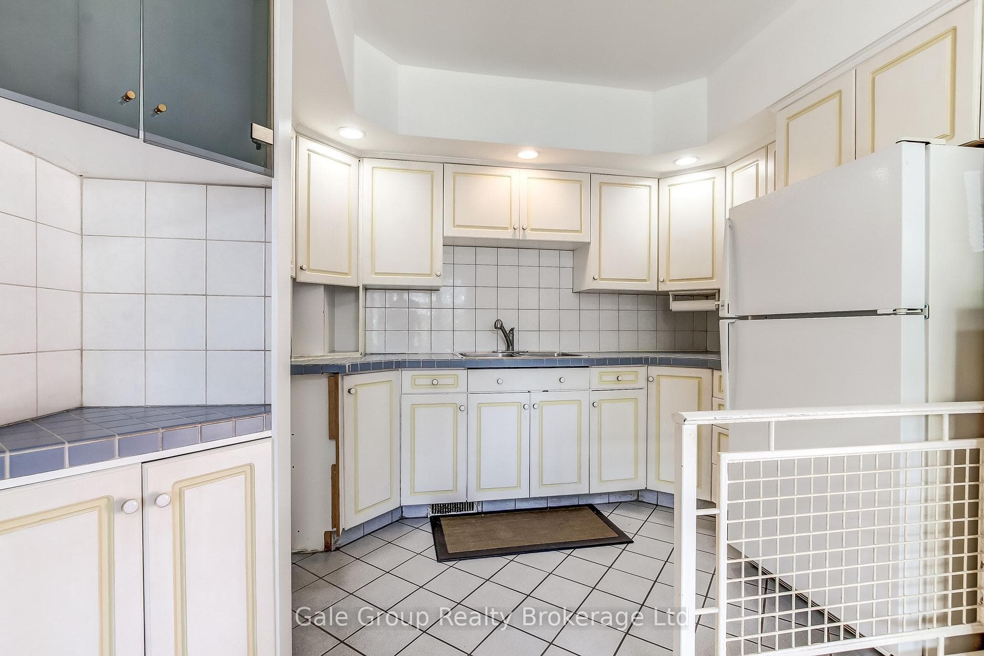 457 Brant Street photo 12