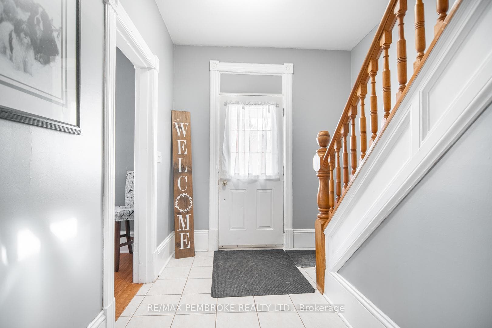 320 Moffat Street photo 2