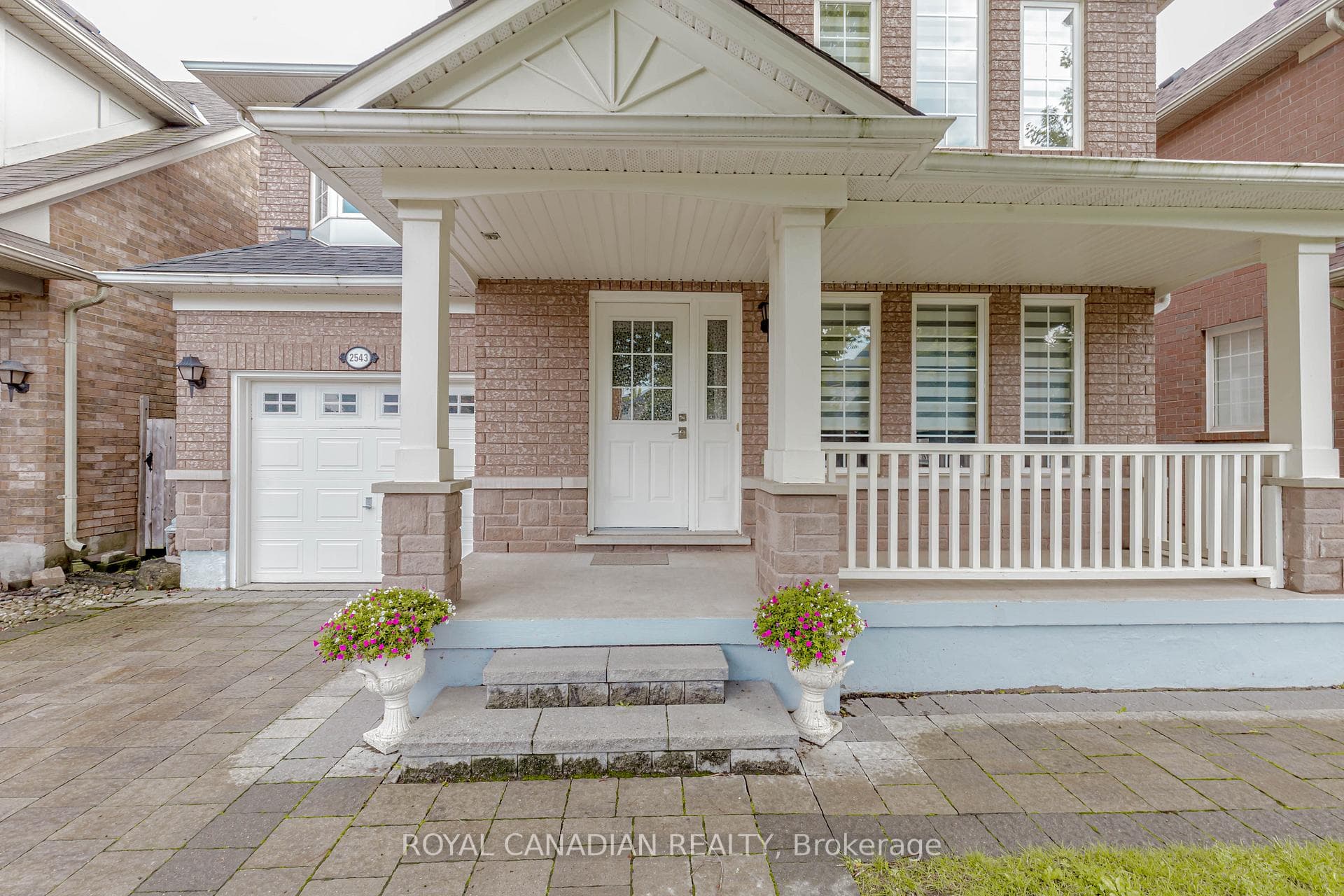 2543 Nettlecreek Crescent photo 2